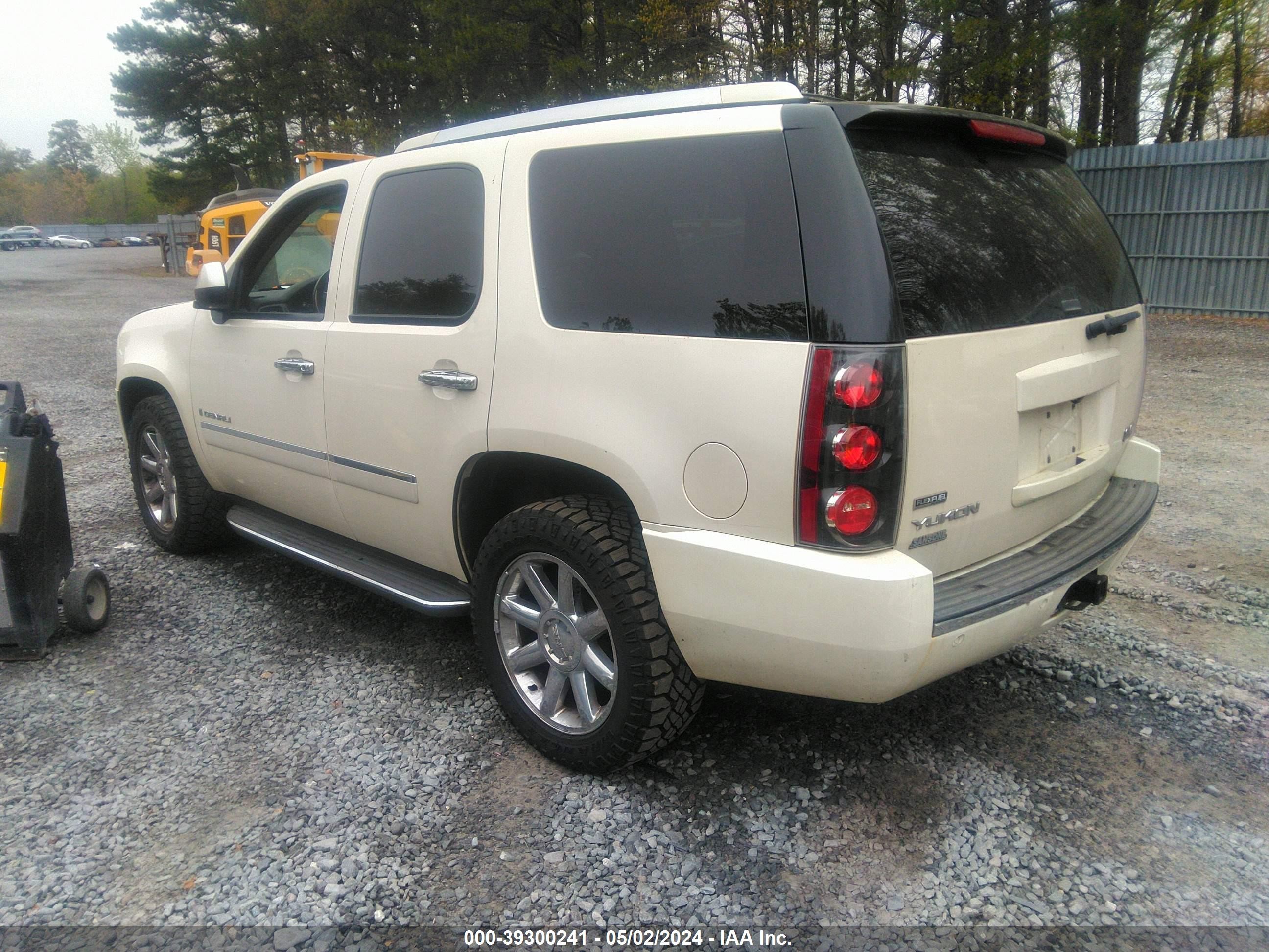 Photo 2 VIN: 1GKFK03229R287355 - GMC YUKON 