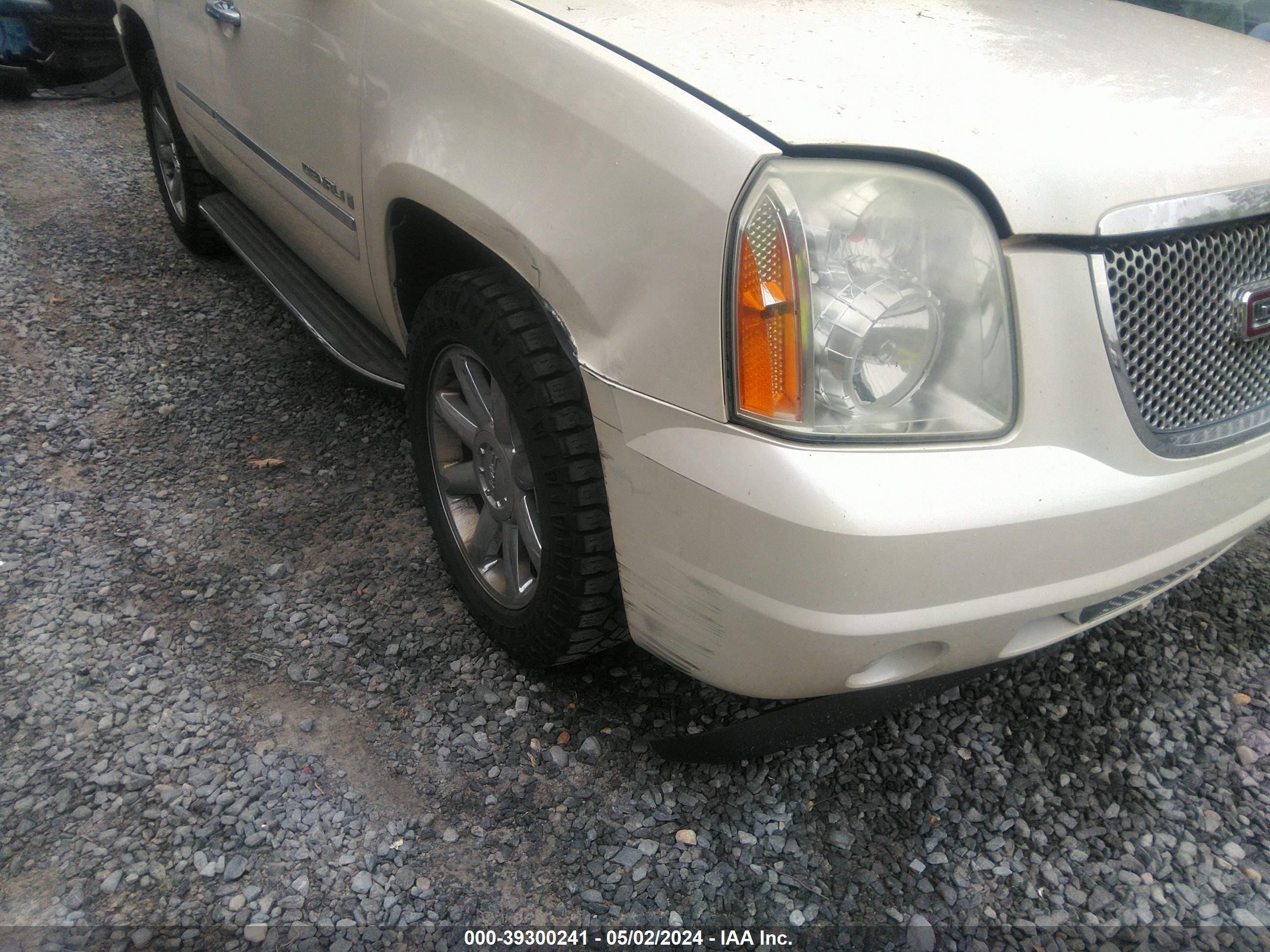 Photo 5 VIN: 1GKFK03229R287355 - GMC YUKON 