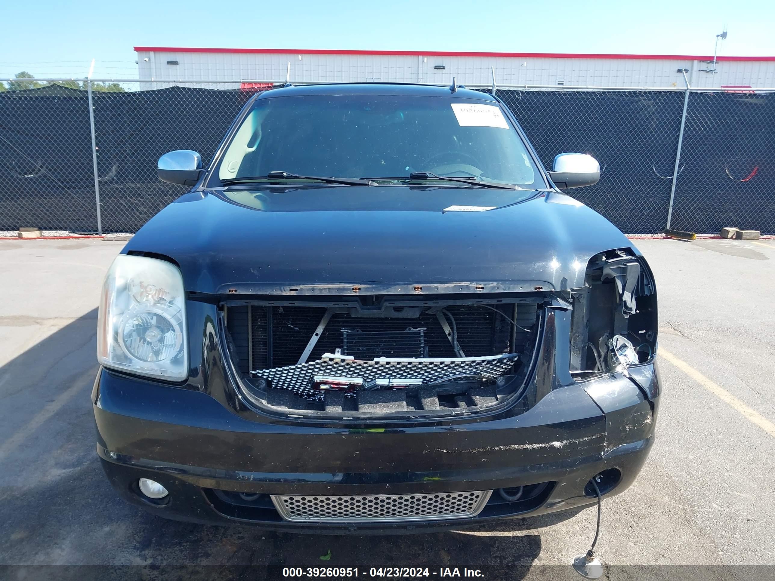 Photo 11 VIN: 1GKFK03239R253974 - GMC YUKON 