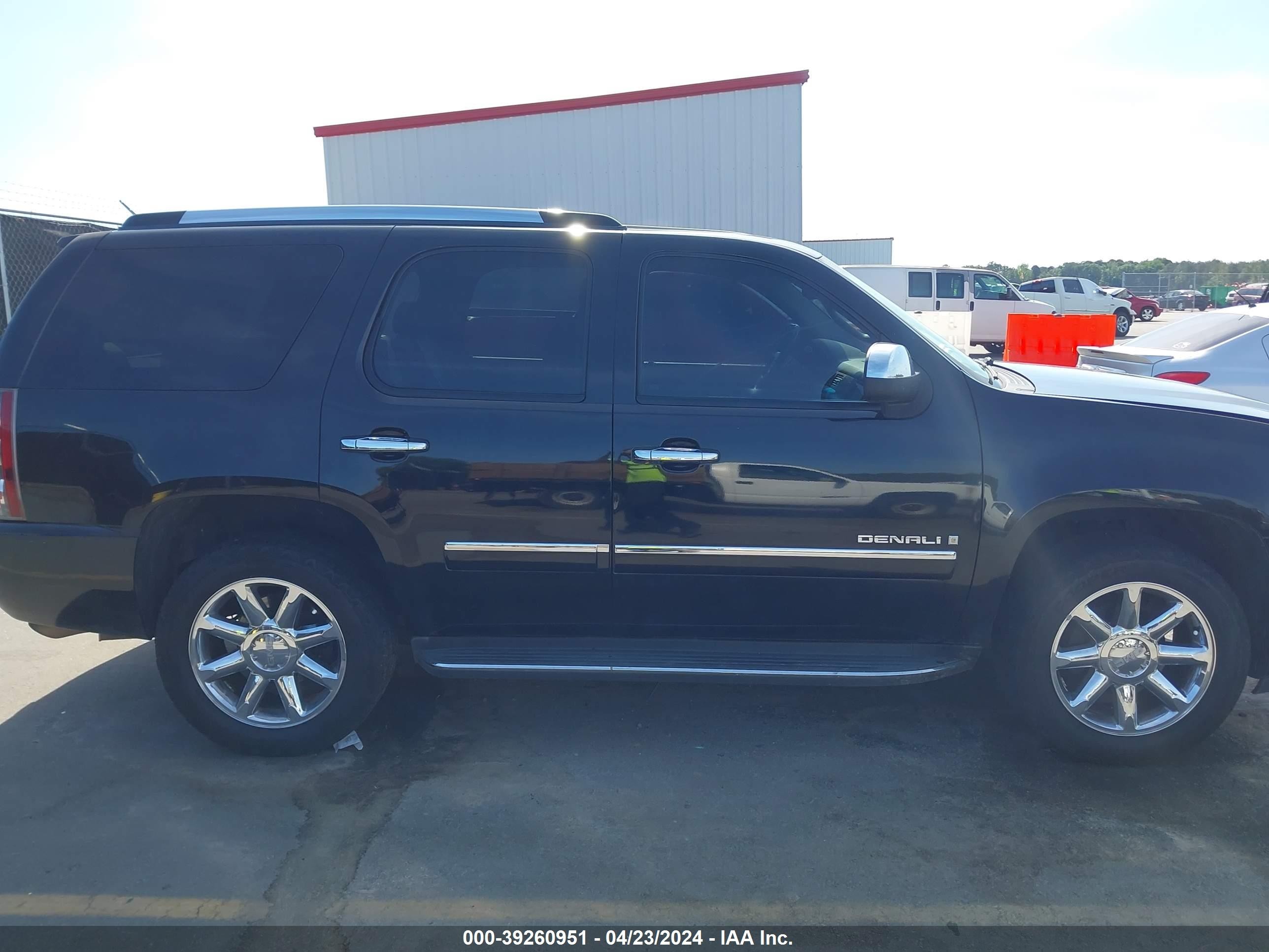 Photo 12 VIN: 1GKFK03239R253974 - GMC YUKON 