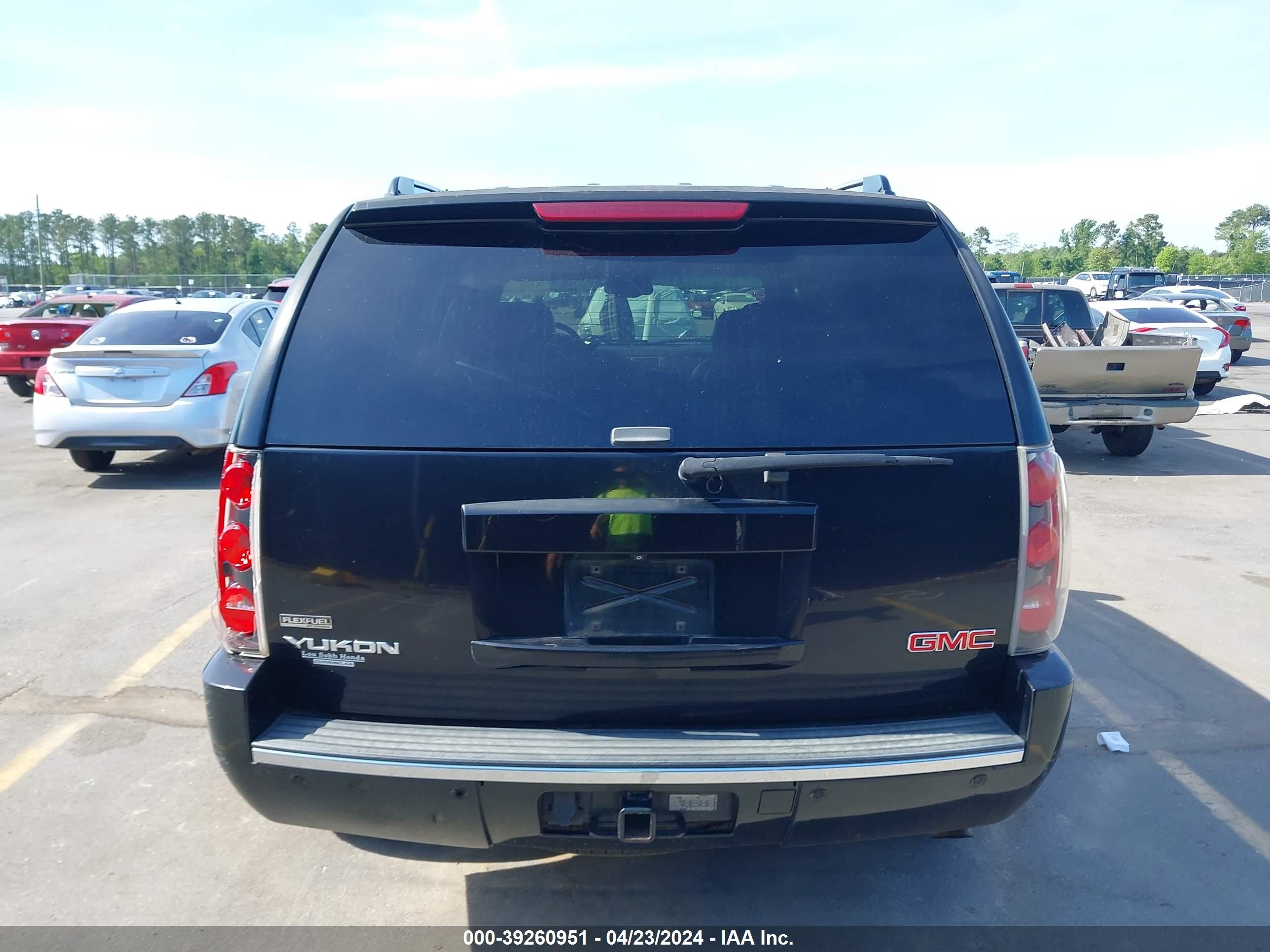 Photo 15 VIN: 1GKFK03239R253974 - GMC YUKON 