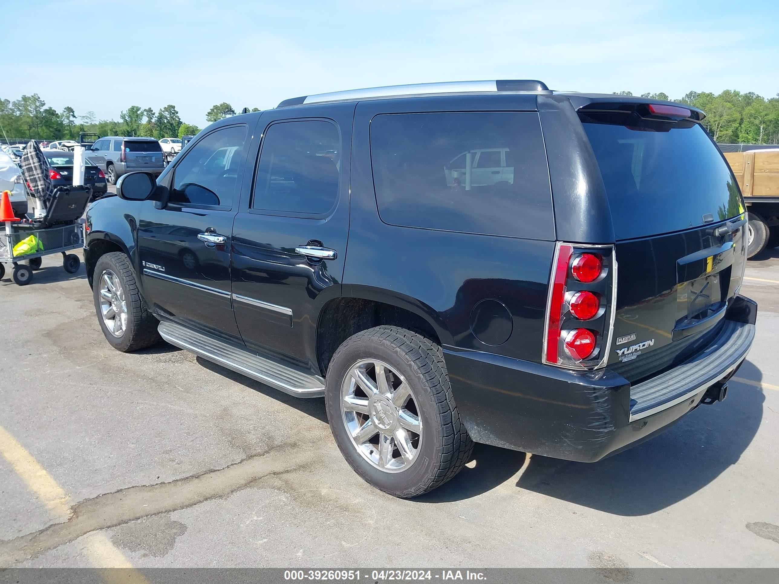 Photo 2 VIN: 1GKFK03239R253974 - GMC YUKON 