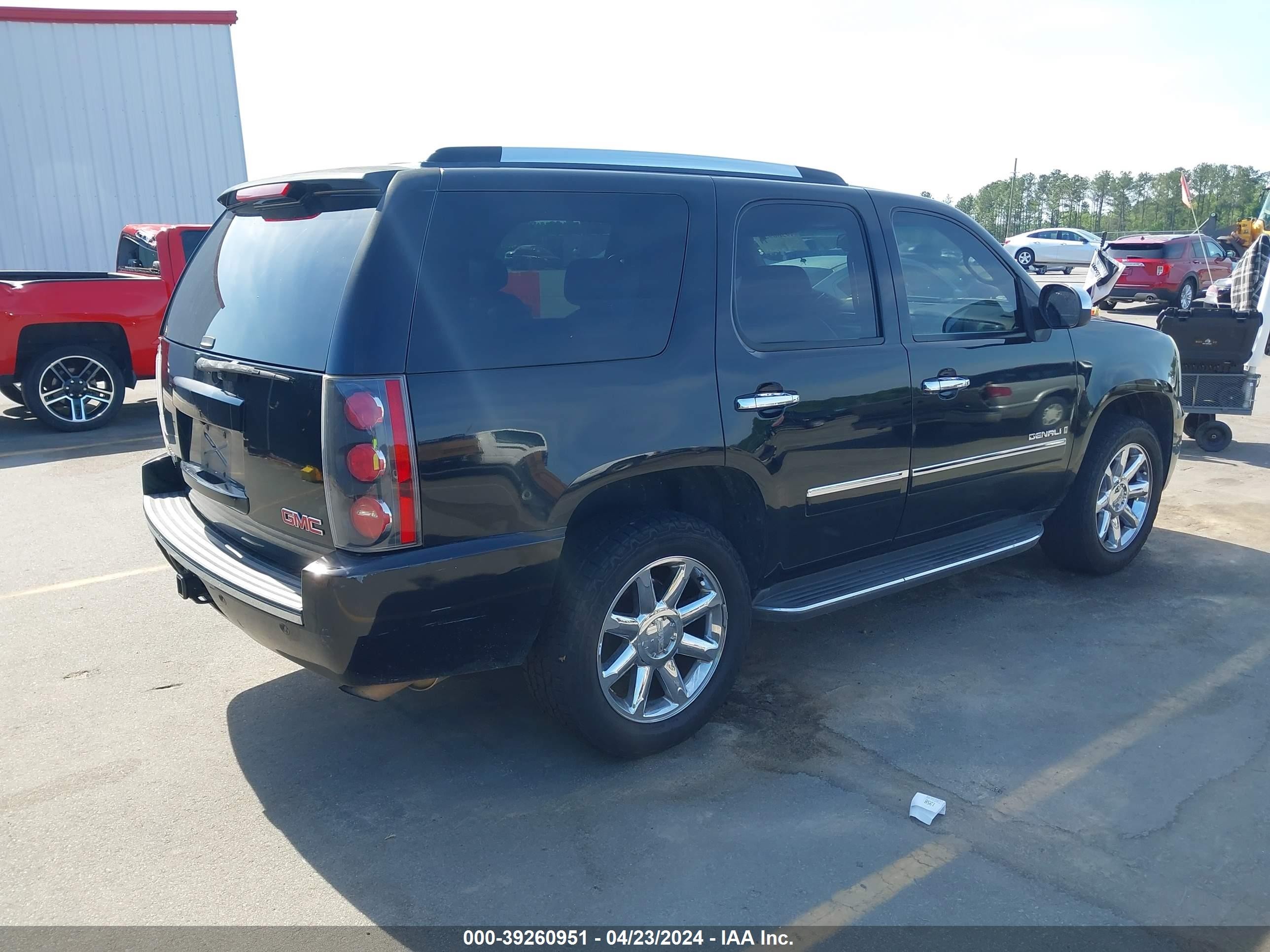 Photo 3 VIN: 1GKFK03239R253974 - GMC YUKON 