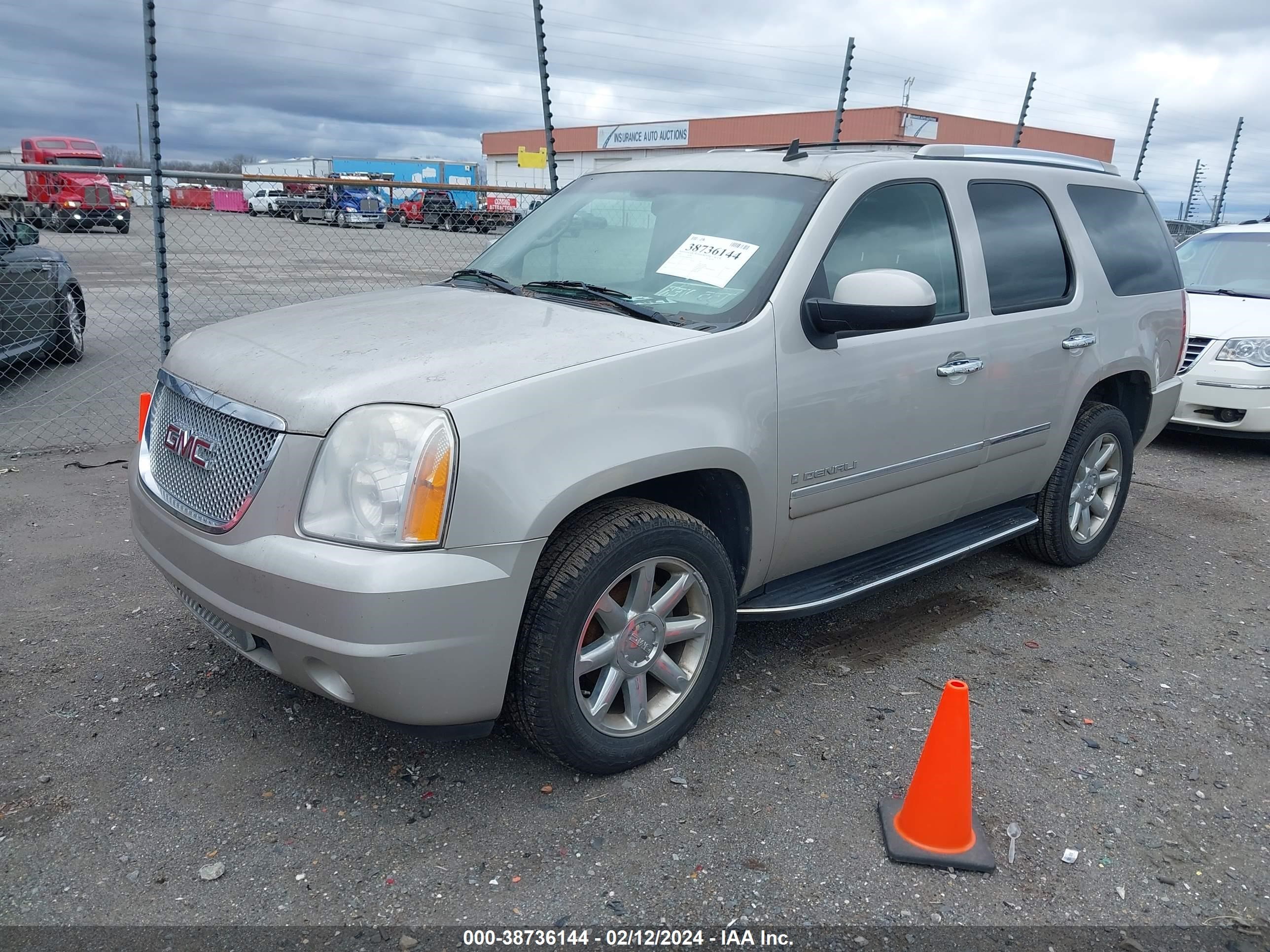 Photo 1 VIN: 1GKFK03269R176520 - GMC YUKON 