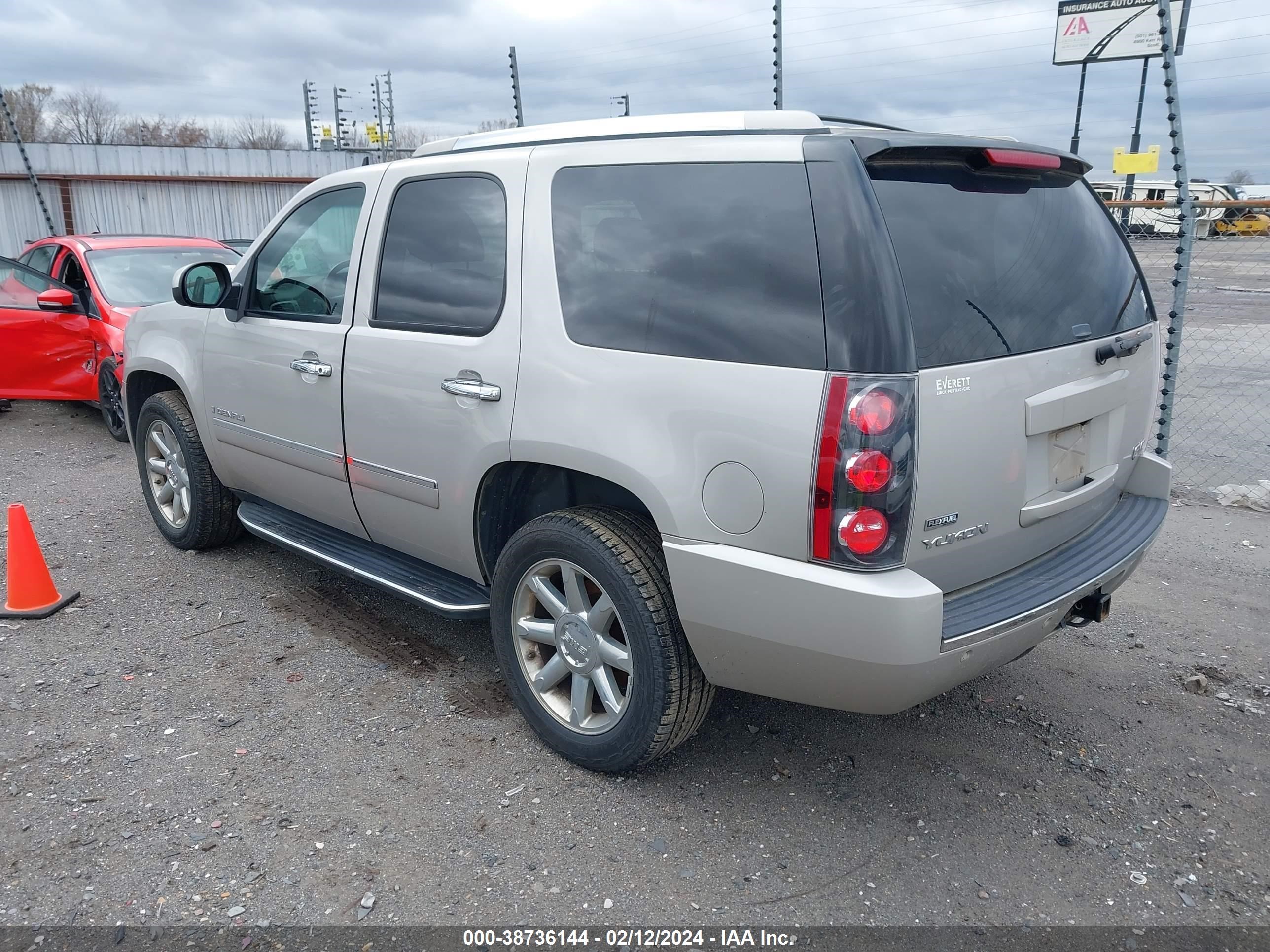 Photo 2 VIN: 1GKFK03269R176520 - GMC YUKON 