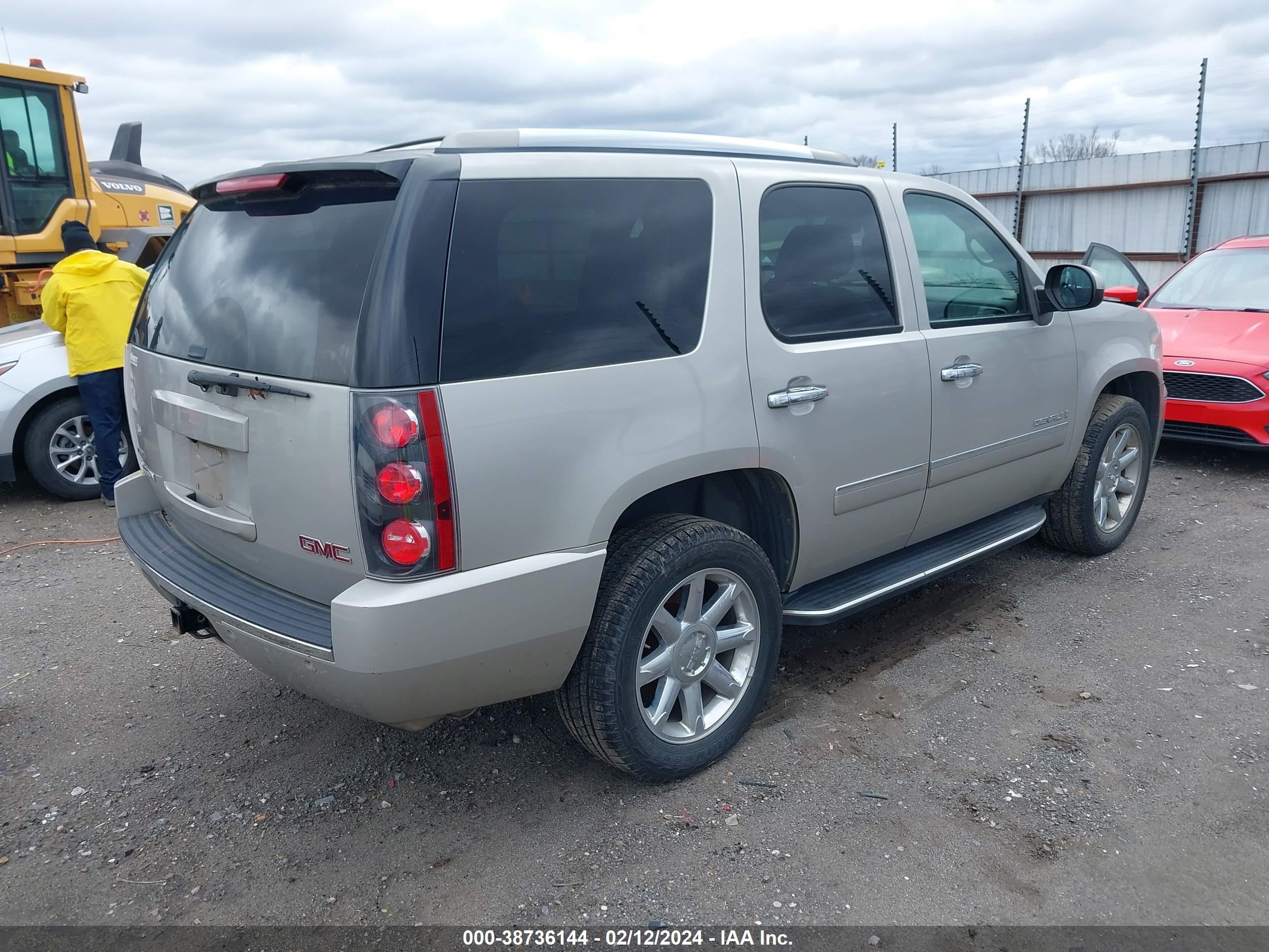 Photo 3 VIN: 1GKFK03269R176520 - GMC YUKON 