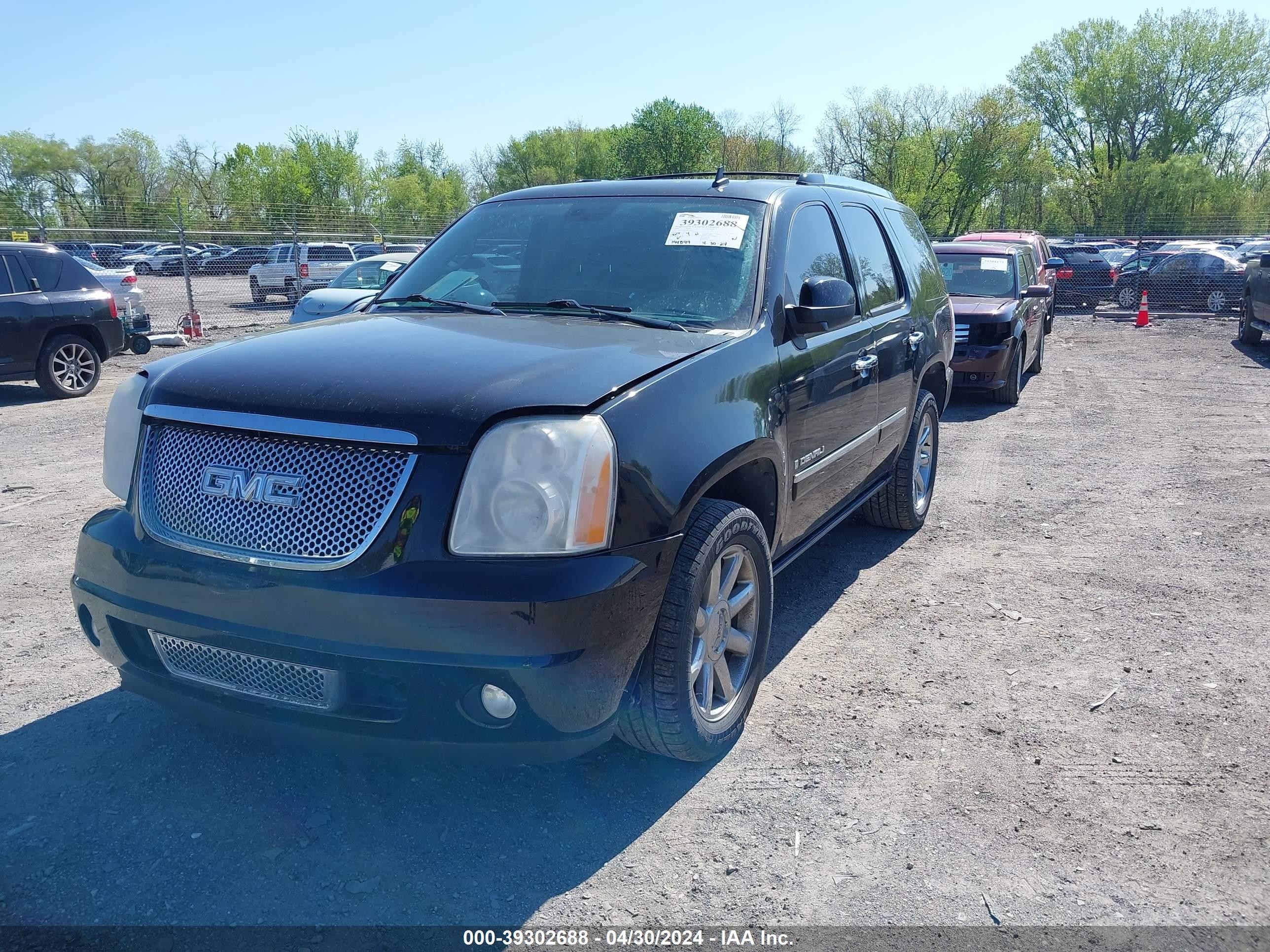 Photo 1 VIN: 1GKFK032X9R189755 - GMC YUKON 