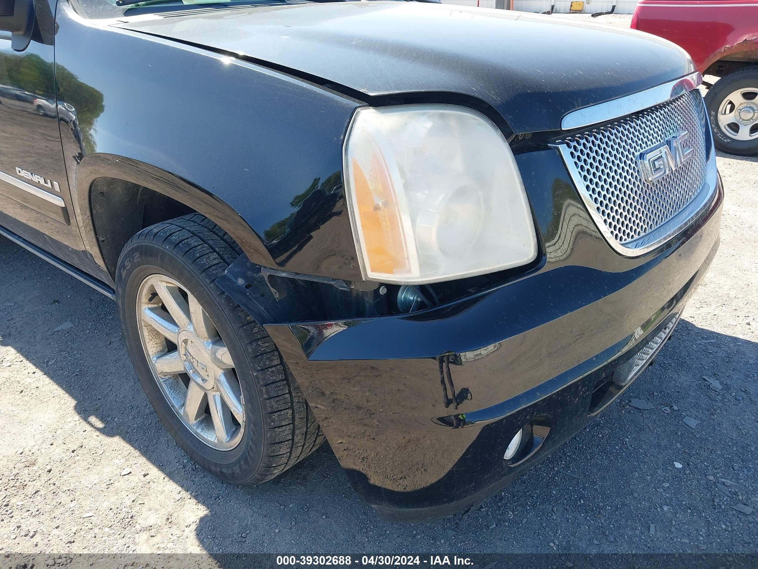 Photo 5 VIN: 1GKFK032X9R189755 - GMC YUKON 