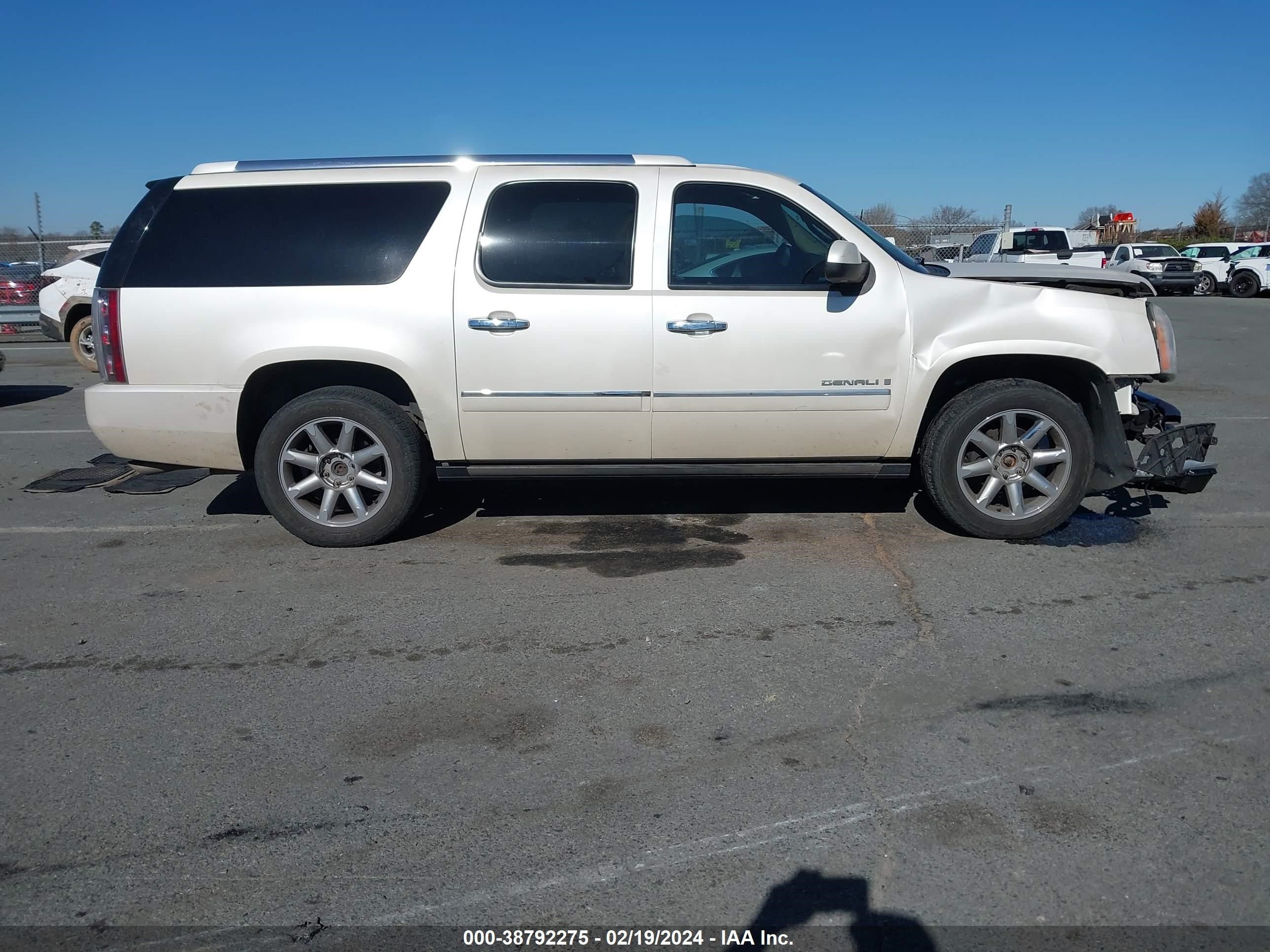 Photo 13 VIN: 1GKFK06289R204748 - GMC NULL 