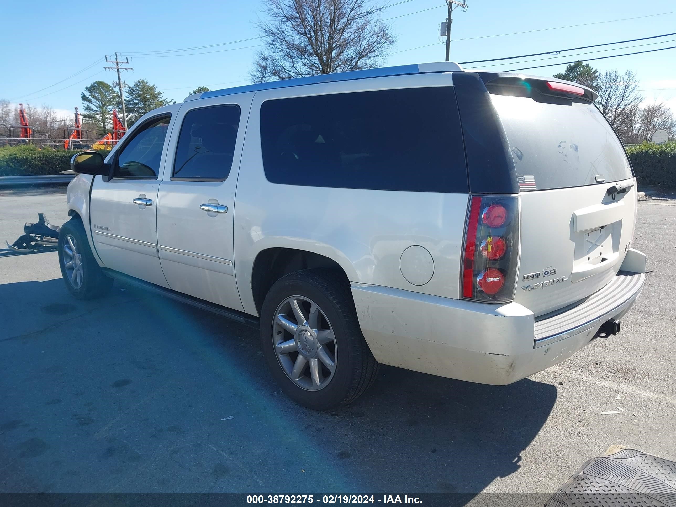 Photo 2 VIN: 1GKFK06289R204748 - GMC NULL 