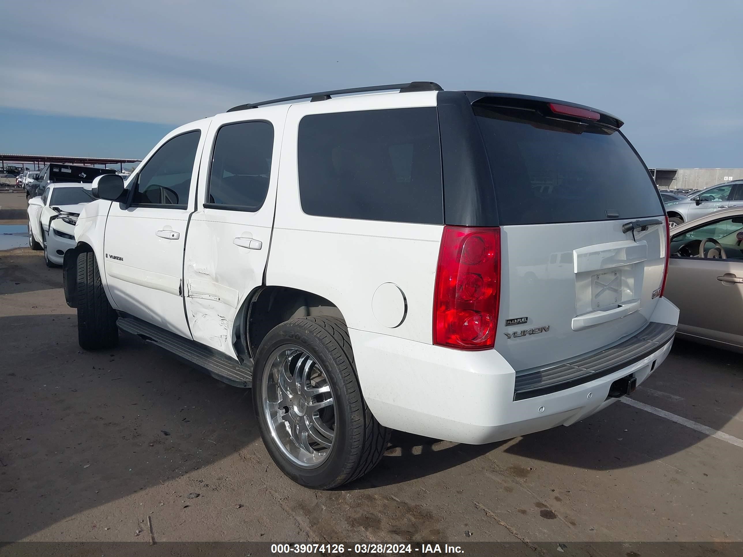 Photo 2 VIN: 1GKFK13007R238432 - GMC YUKON 