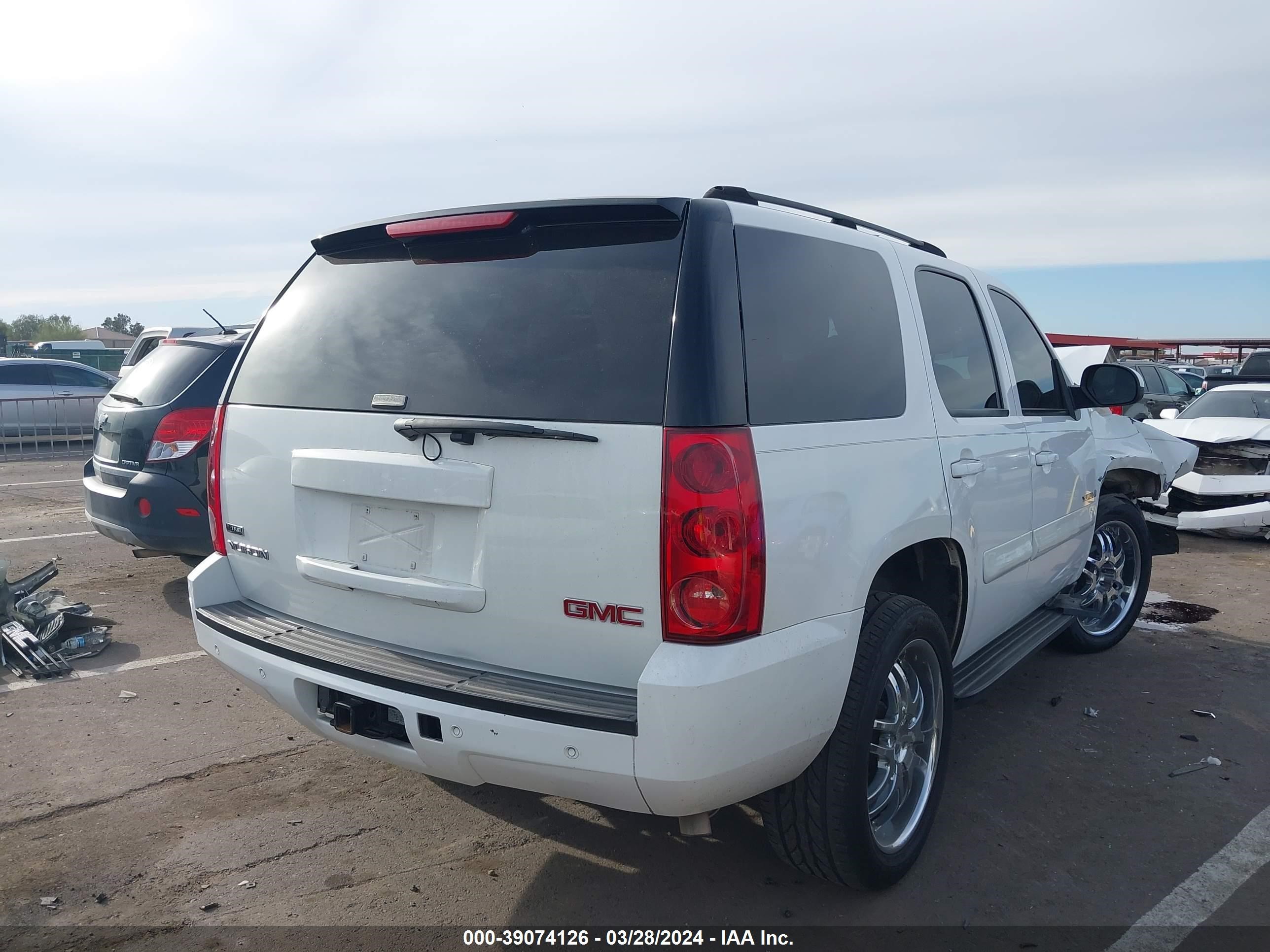 Photo 3 VIN: 1GKFK13007R238432 - GMC YUKON 