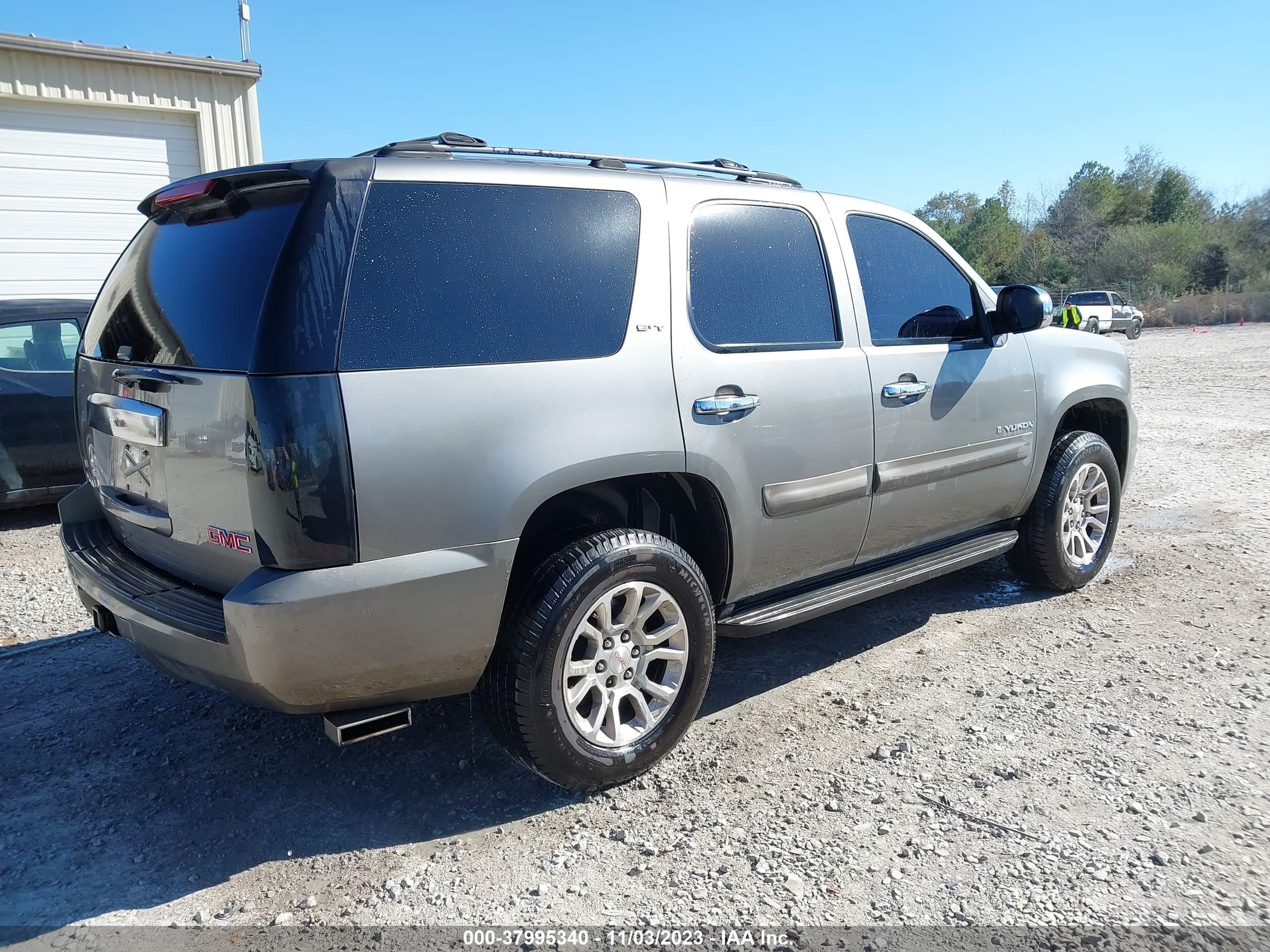 Photo 3 VIN: 1GKFK13007R275948 - GMC YUKON 