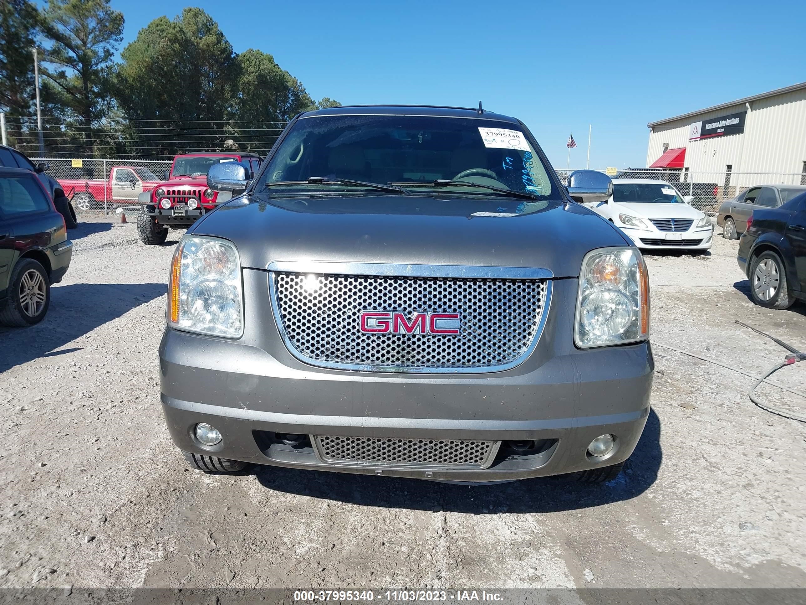 Photo 5 VIN: 1GKFK13007R275948 - GMC YUKON 