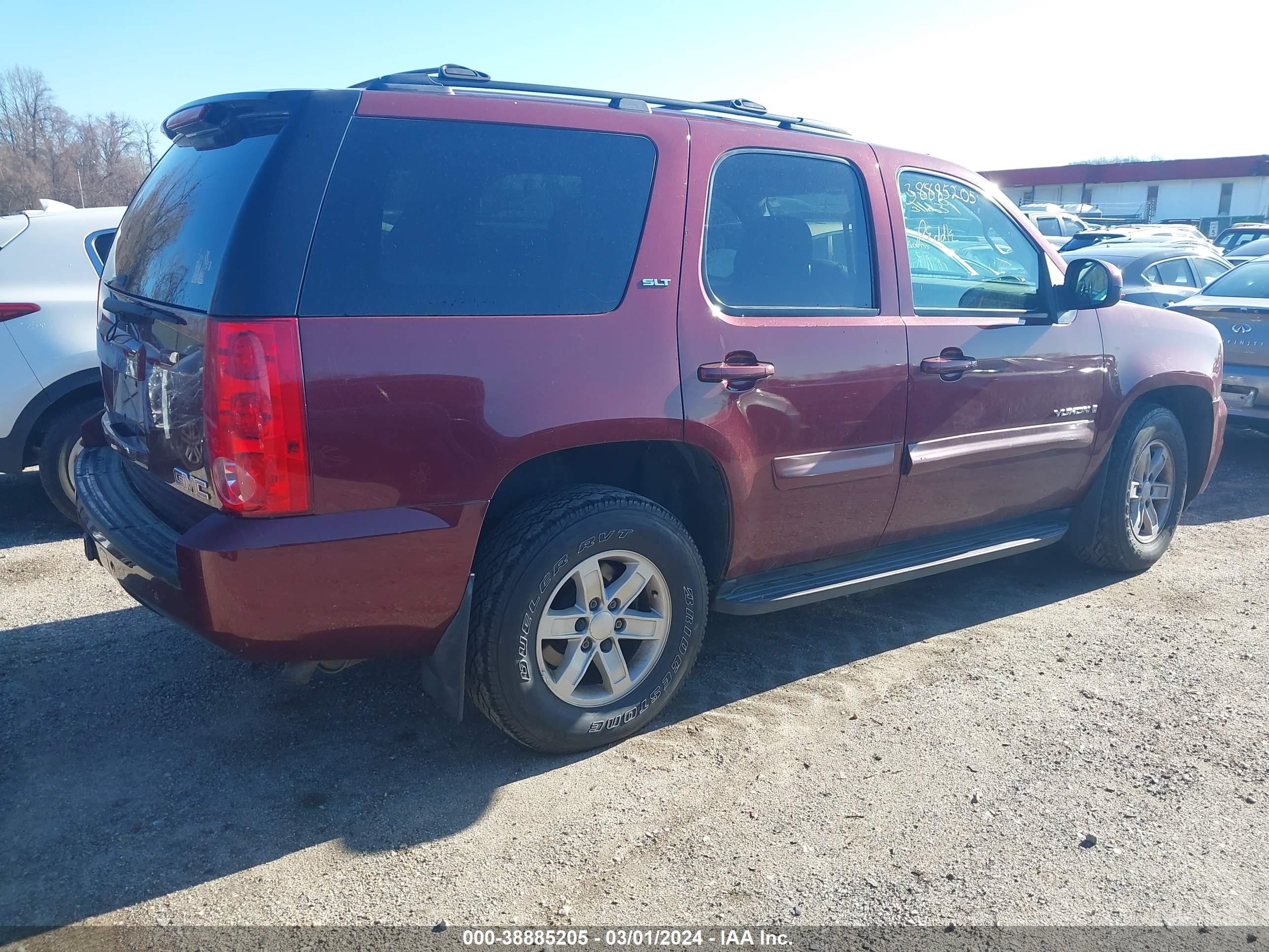 Photo 3 VIN: 1GKFK13008J114712 - GMC YUKON 