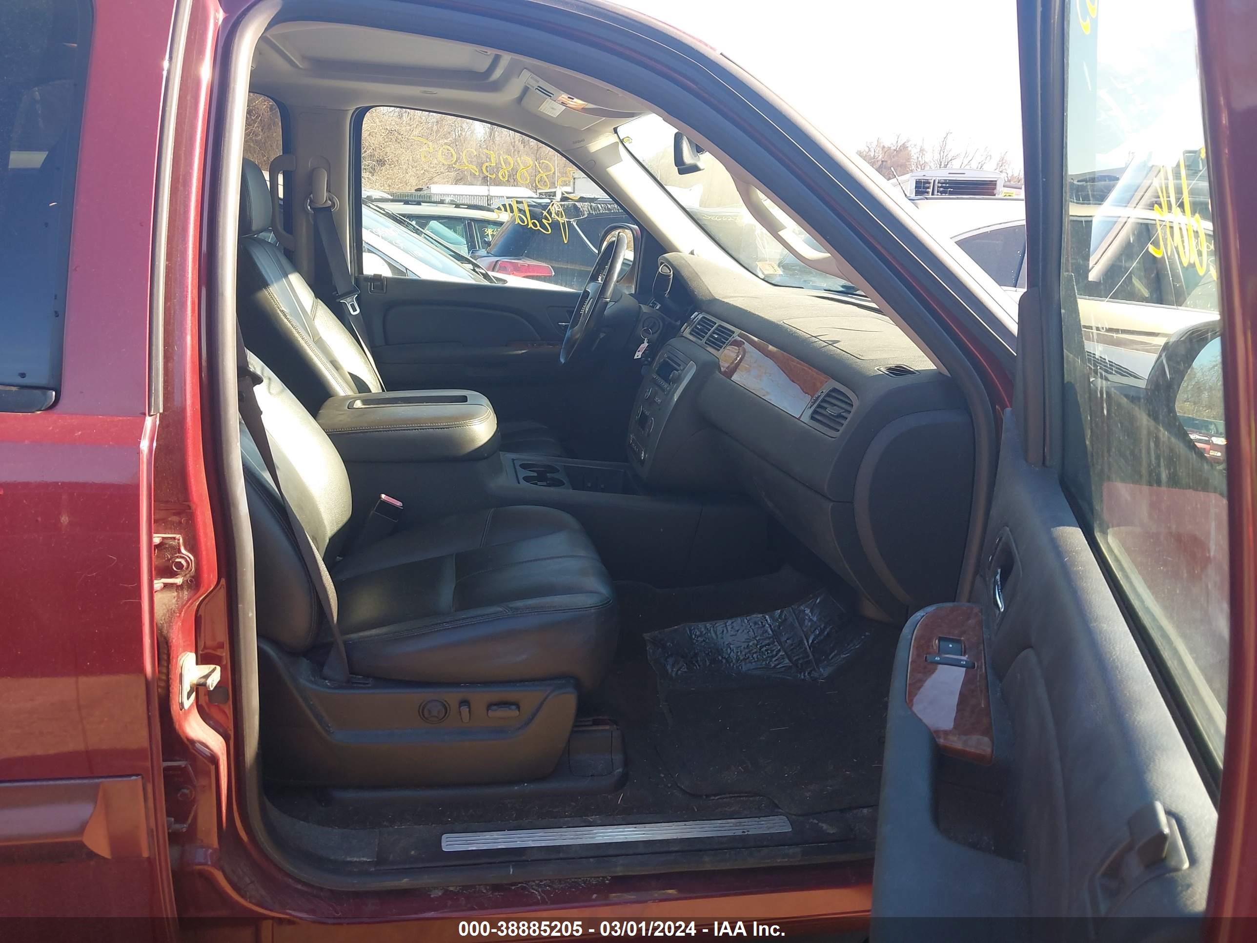 Photo 4 VIN: 1GKFK13008J114712 - GMC YUKON 