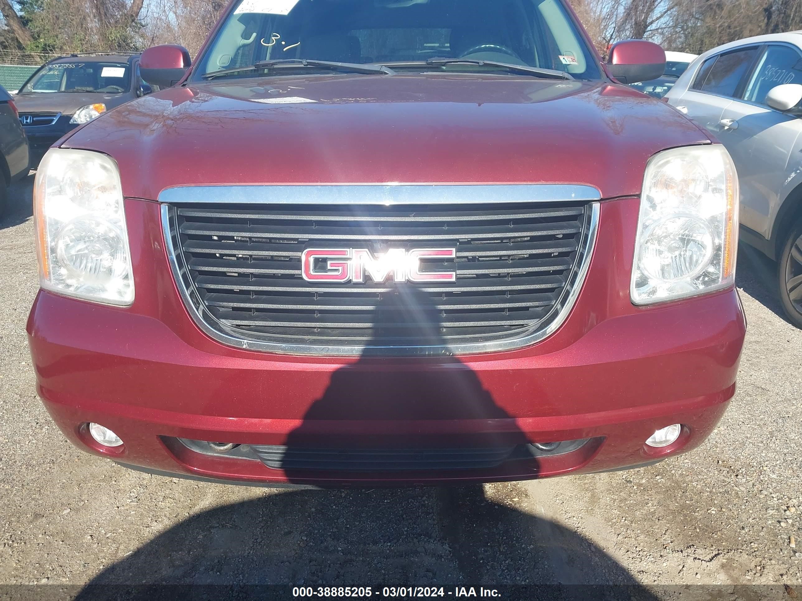 Photo 5 VIN: 1GKFK13008J114712 - GMC YUKON 