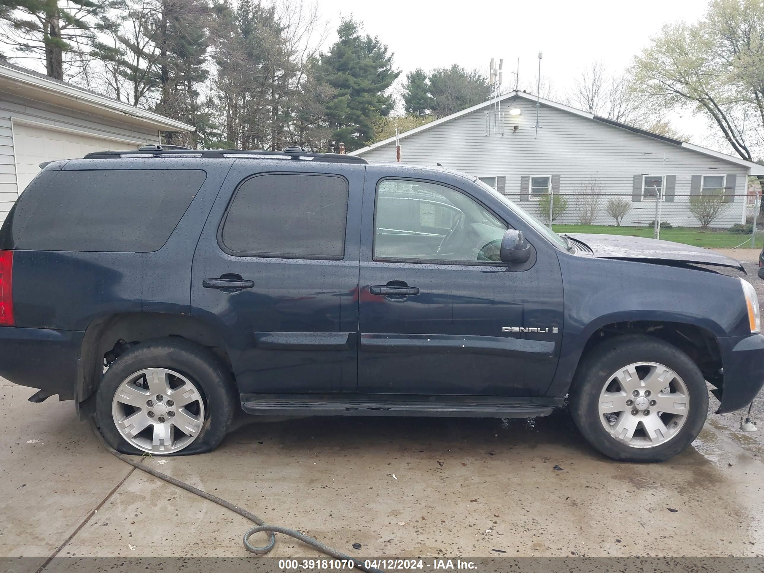 Photo 12 VIN: 1GKFK13017J115799 - GMC YUKON 