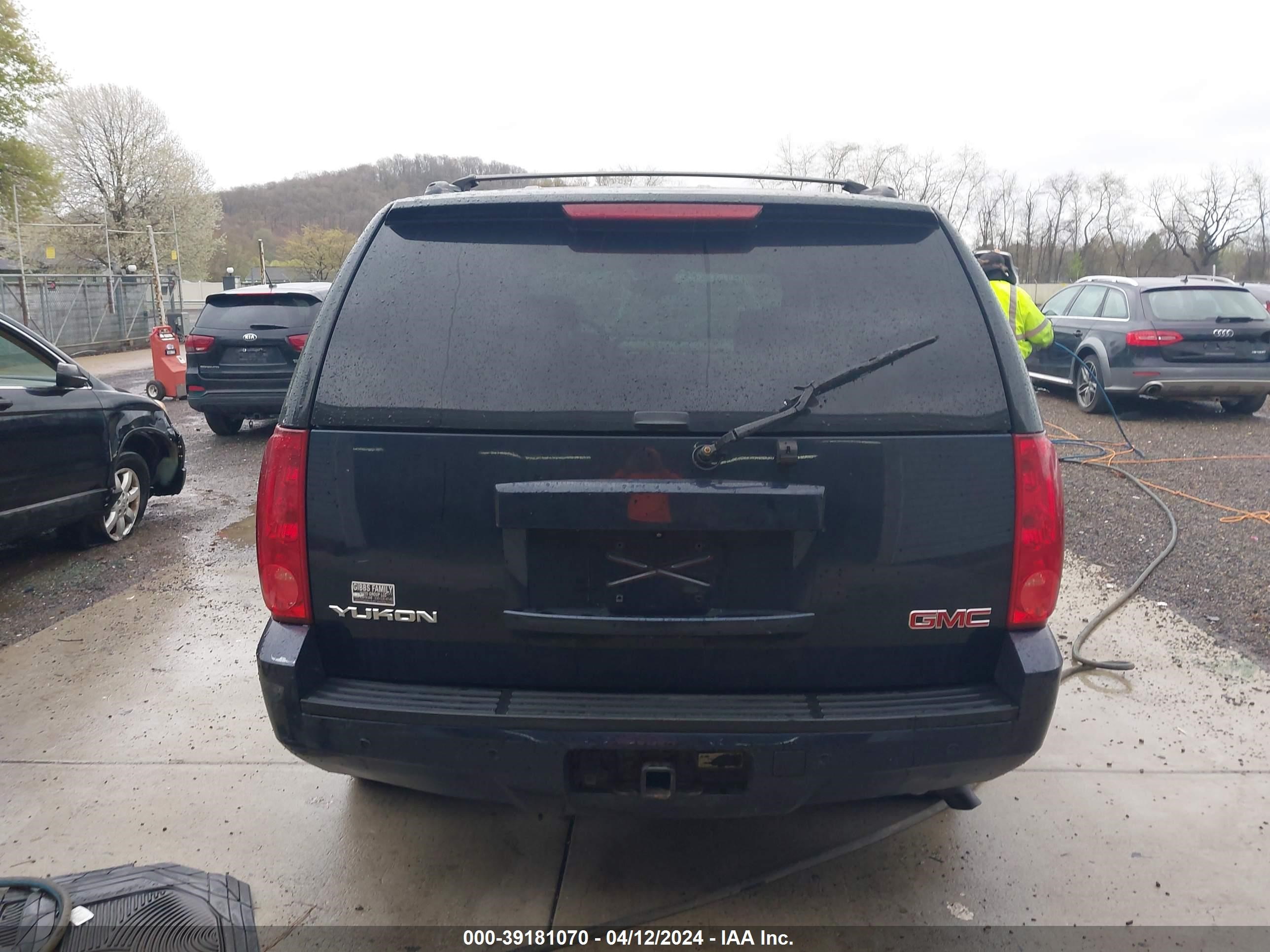 Photo 15 VIN: 1GKFK13017J115799 - GMC YUKON 