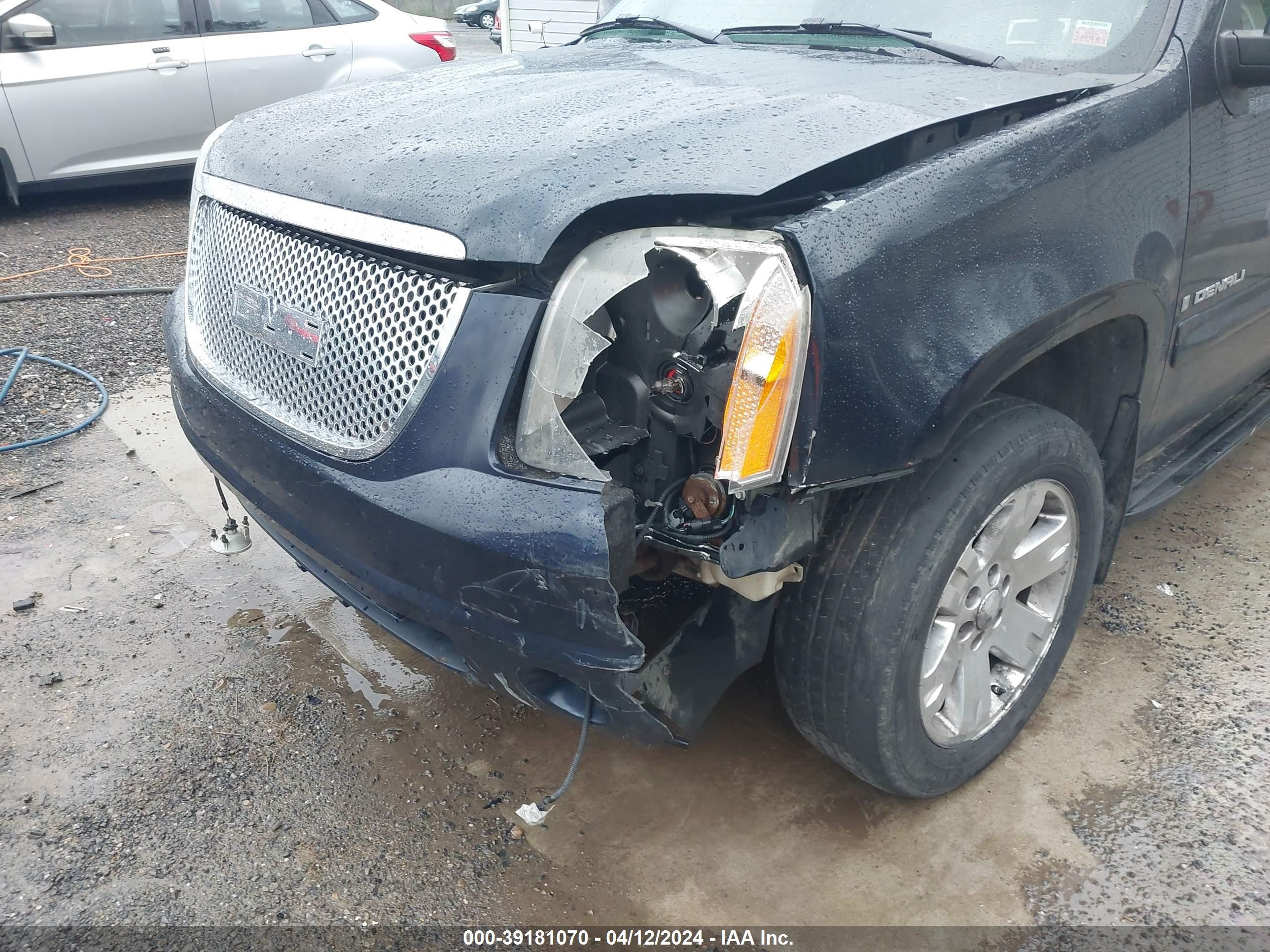 Photo 16 VIN: 1GKFK13017J115799 - GMC YUKON 