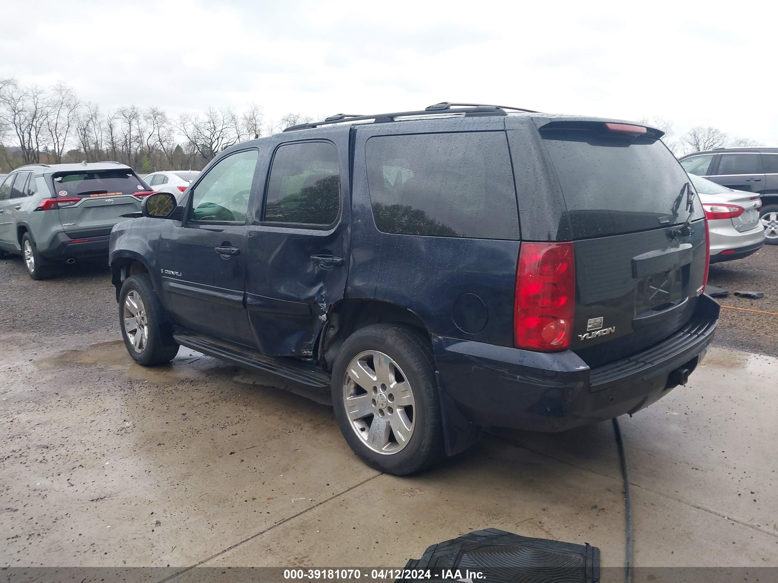 Photo 2 VIN: 1GKFK13017J115799 - GMC YUKON 