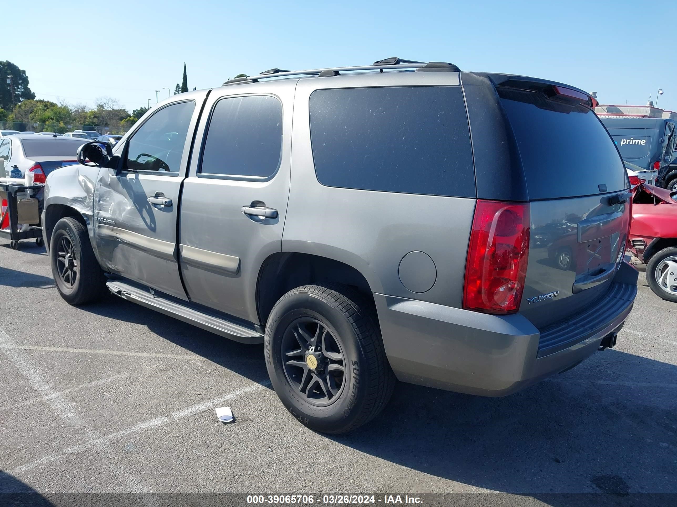 Photo 2 VIN: 1GKFK13027J127380 - GMC YUKON 