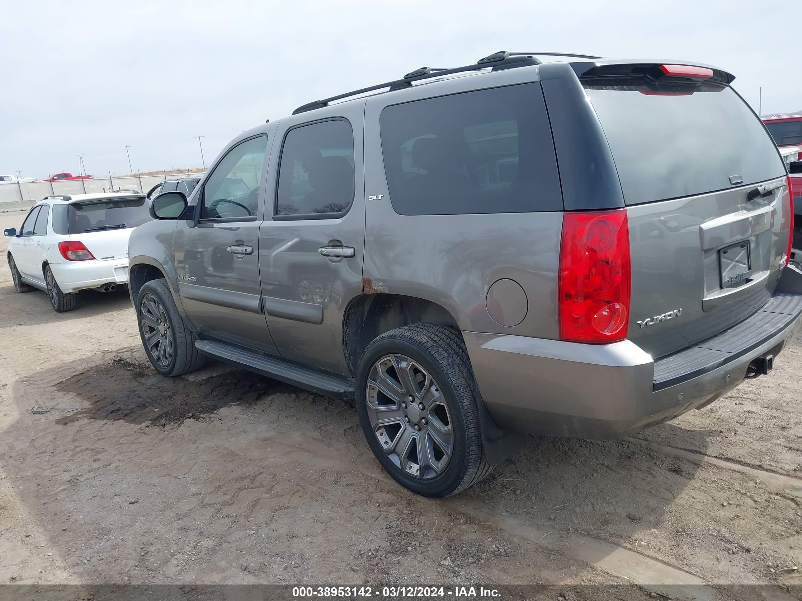 Photo 2 VIN: 1GKFK13027J141182 - GMC YUKON 