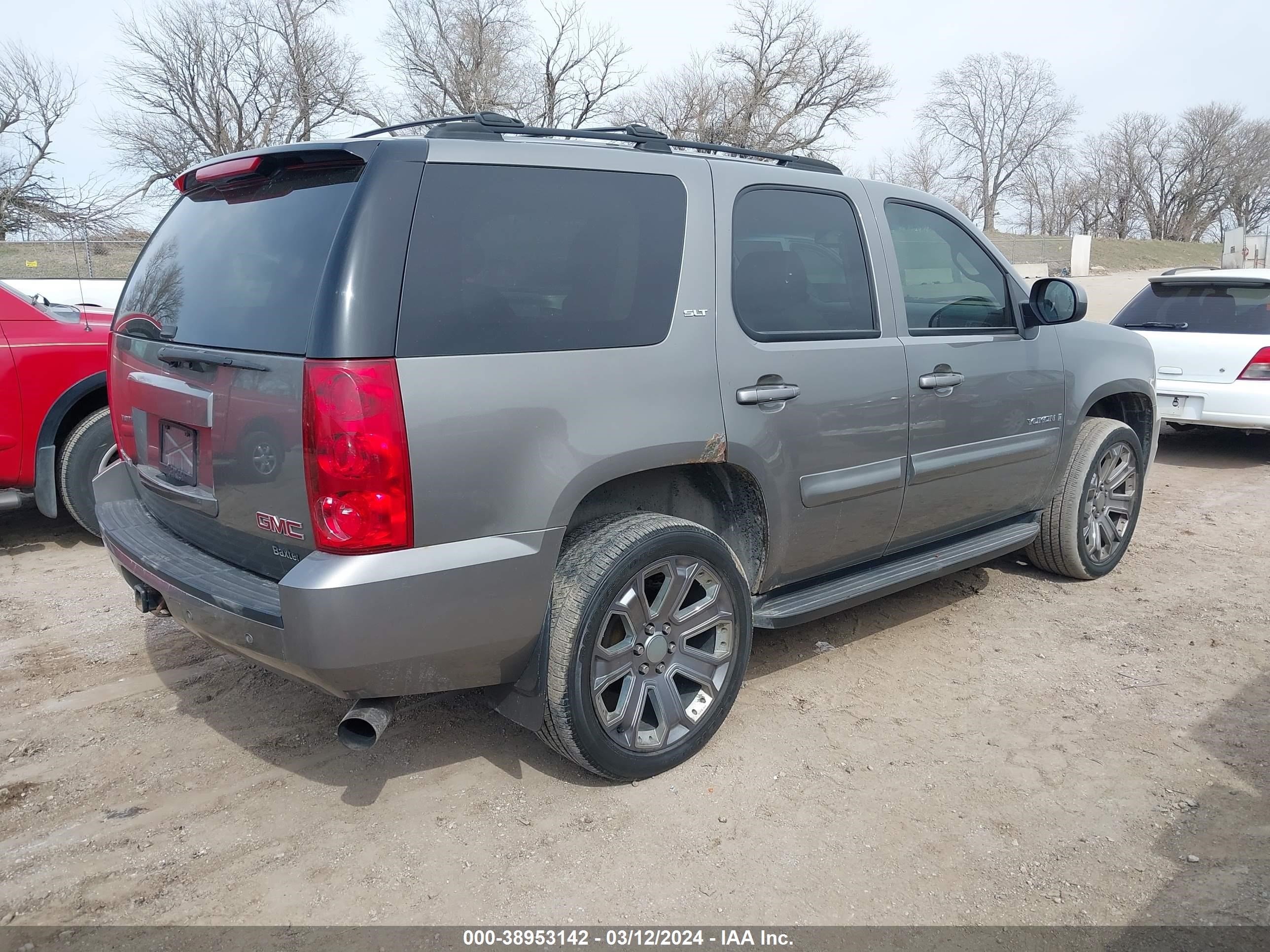 Photo 3 VIN: 1GKFK13027J141182 - GMC YUKON 