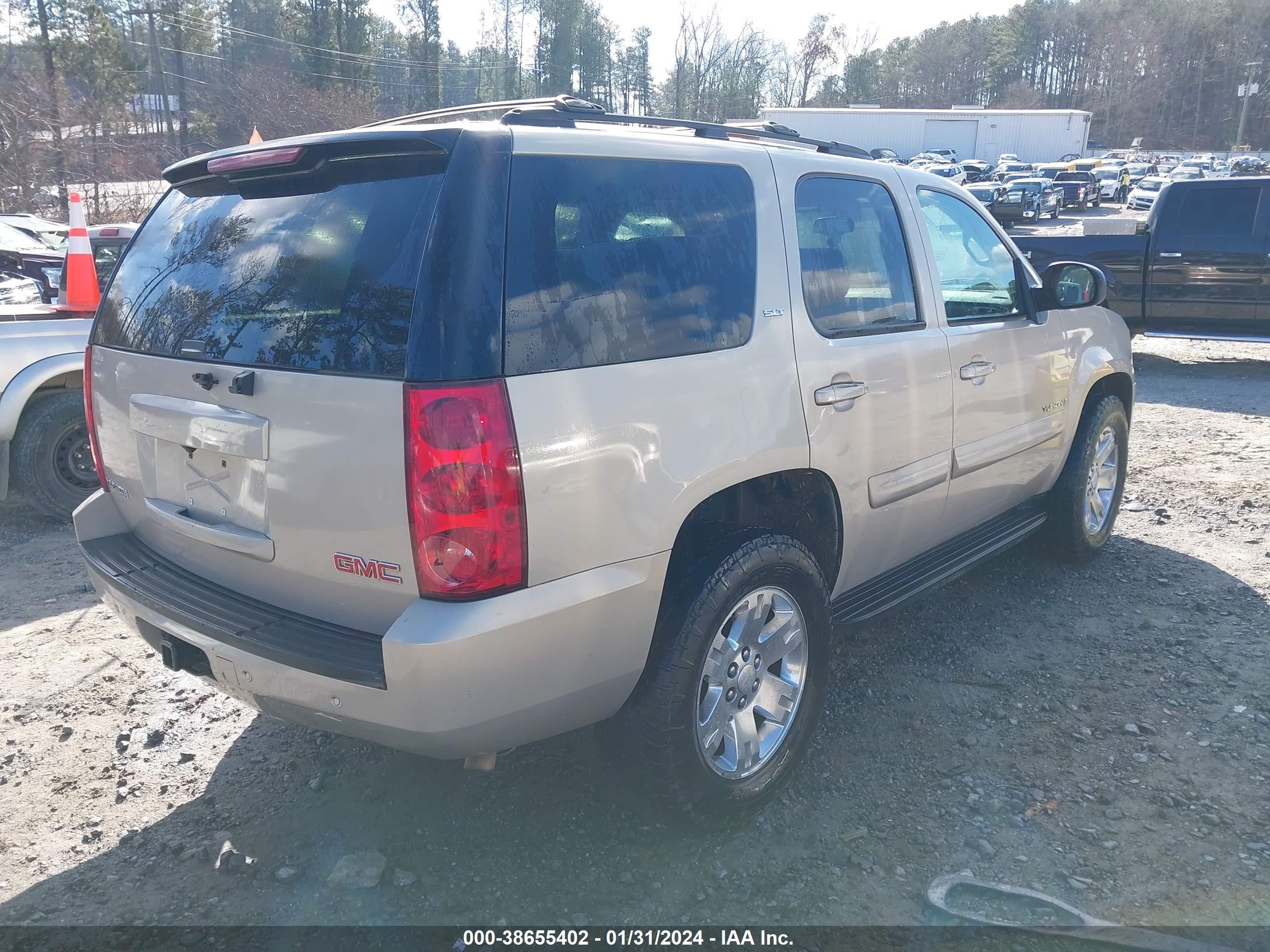 Photo 3 VIN: 1GKFK13027R194952 - GMC YUKON 