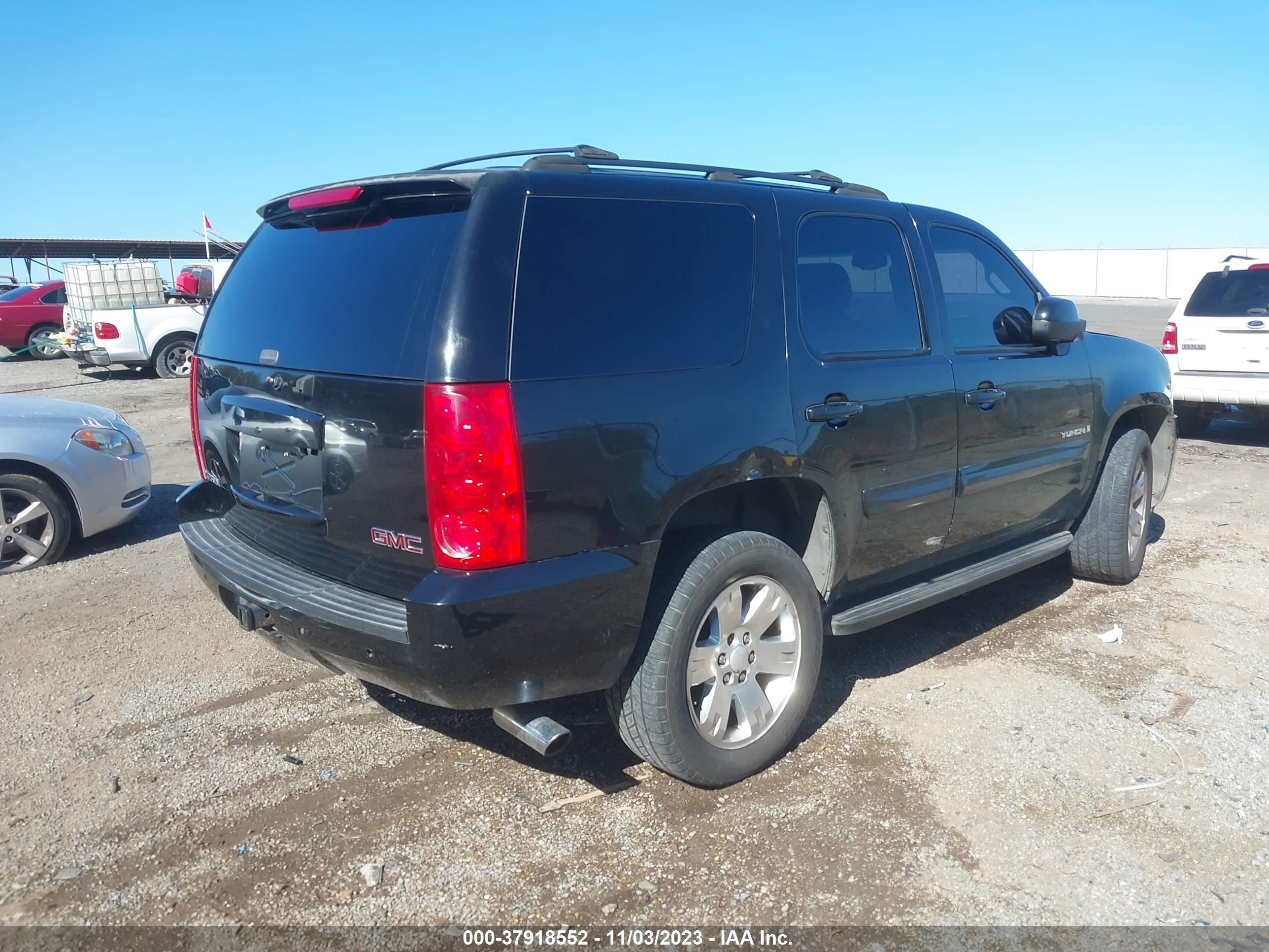 Photo 3 VIN: 1GKFK13037R185032 - GMC YUKON 