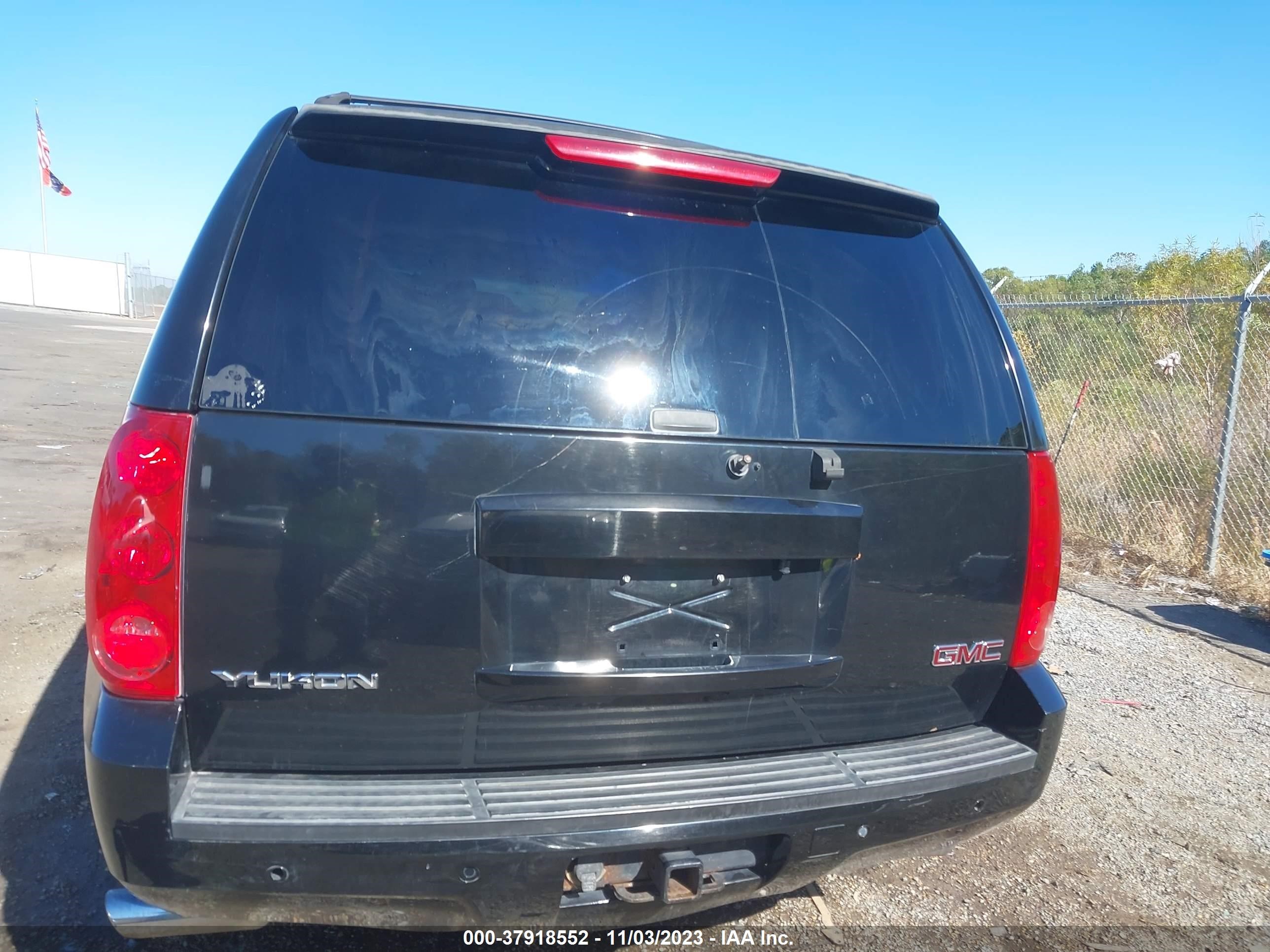 Photo 5 VIN: 1GKFK13037R185032 - GMC YUKON 