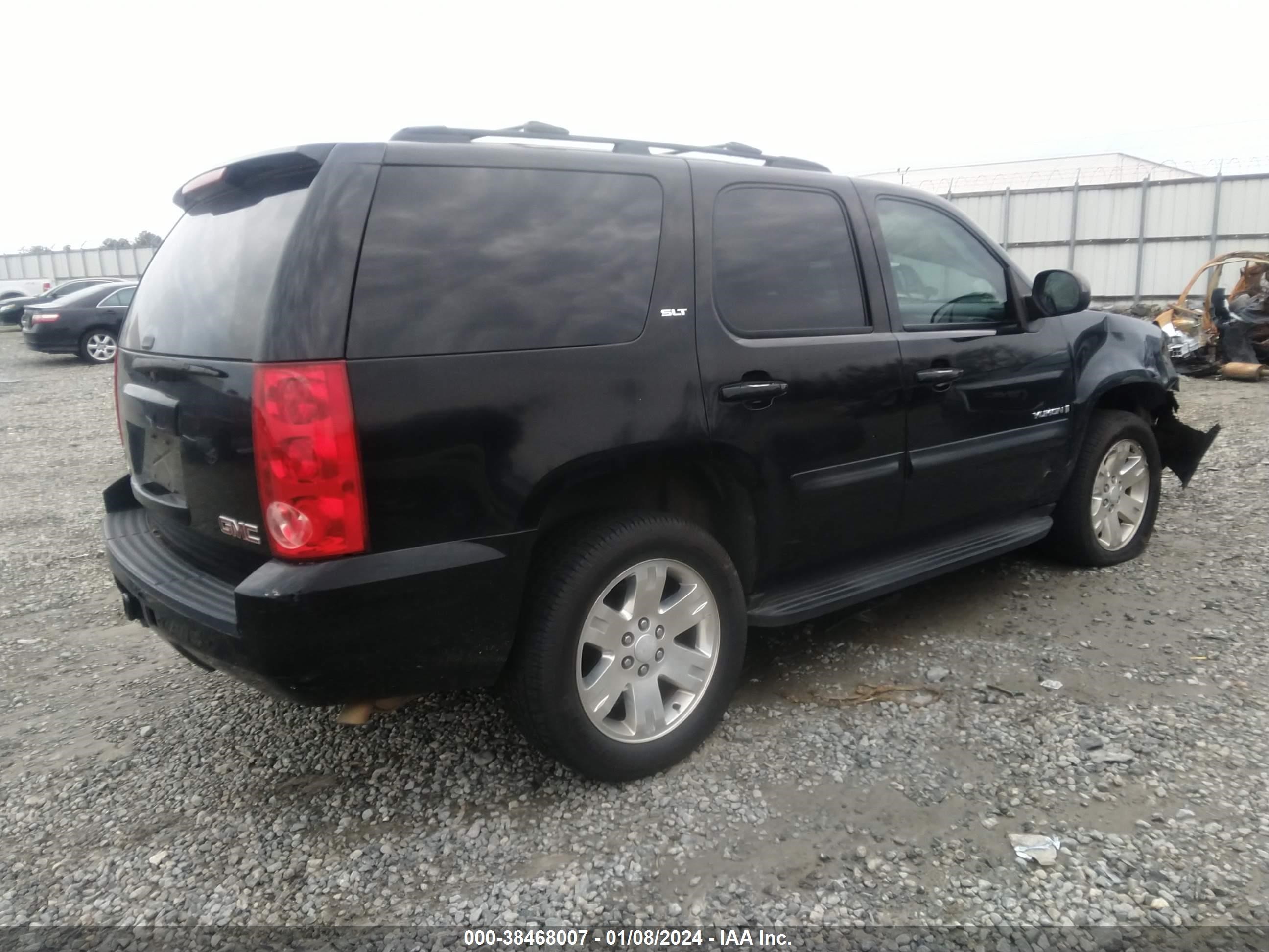 Photo 3 VIN: 1GKFK13038R264315 - GMC YUKON 