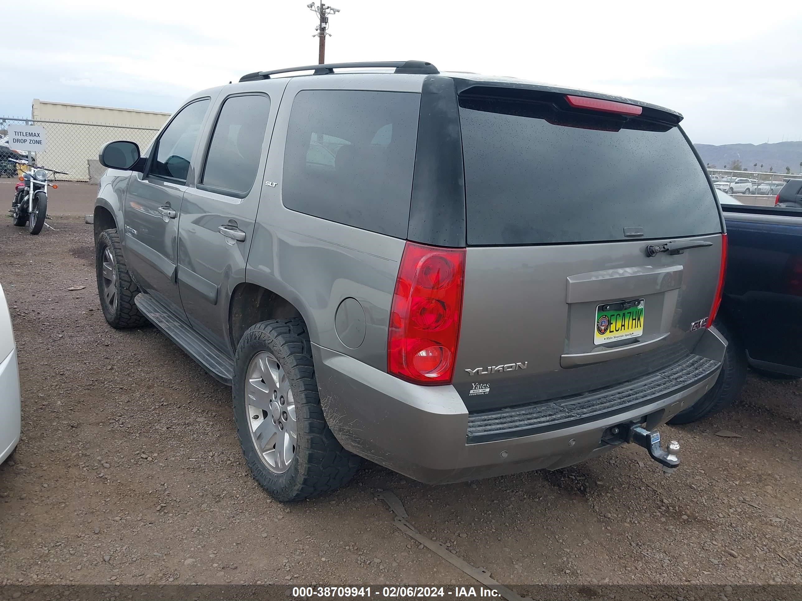 Photo 2 VIN: 1GKFK13047R181605 - GMC YUKON 