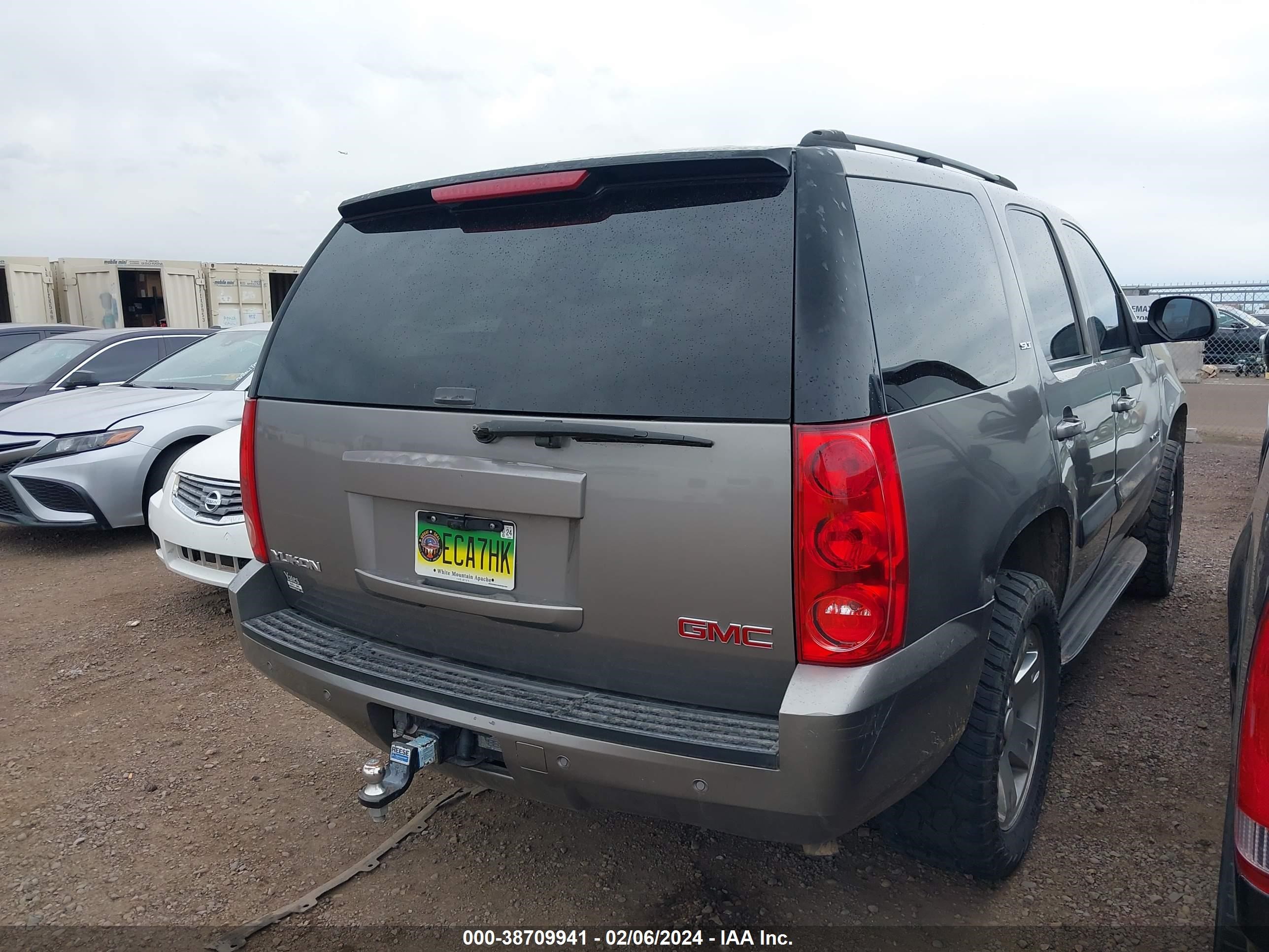 Photo 3 VIN: 1GKFK13047R181605 - GMC YUKON 