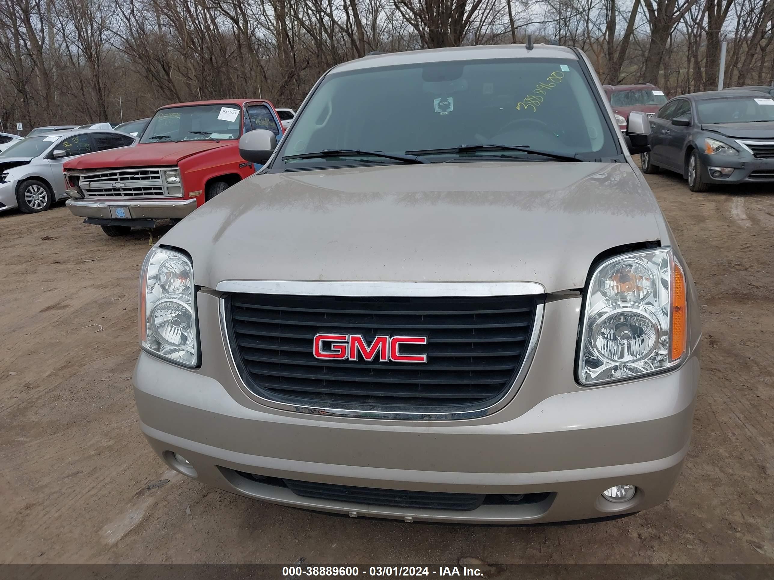 Photo 5 VIN: 1GKFK13048R102354 - GMC YUKON 