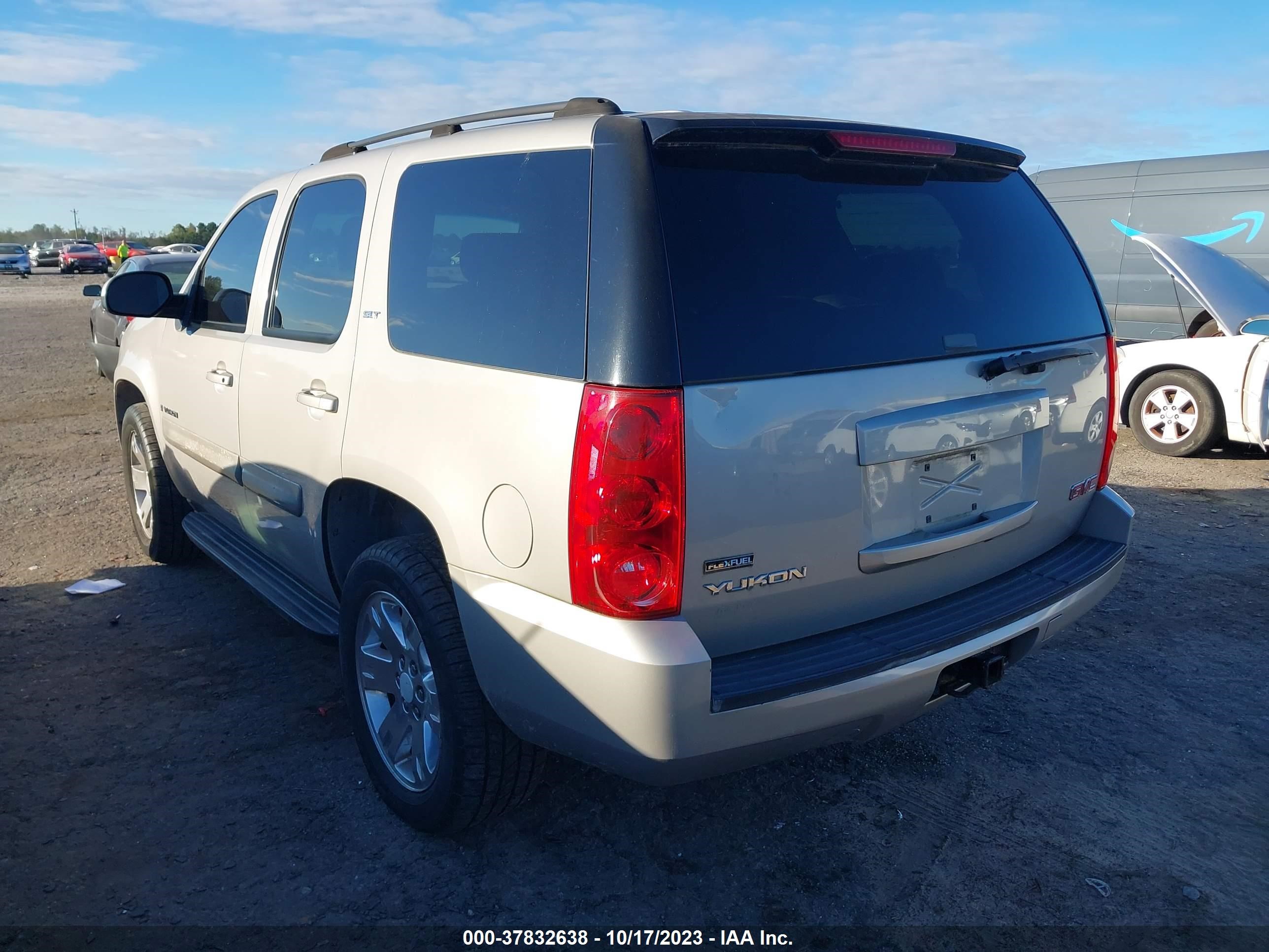 Photo 2 VIN: 1GKFK13067J238353 - GMC YUKON 