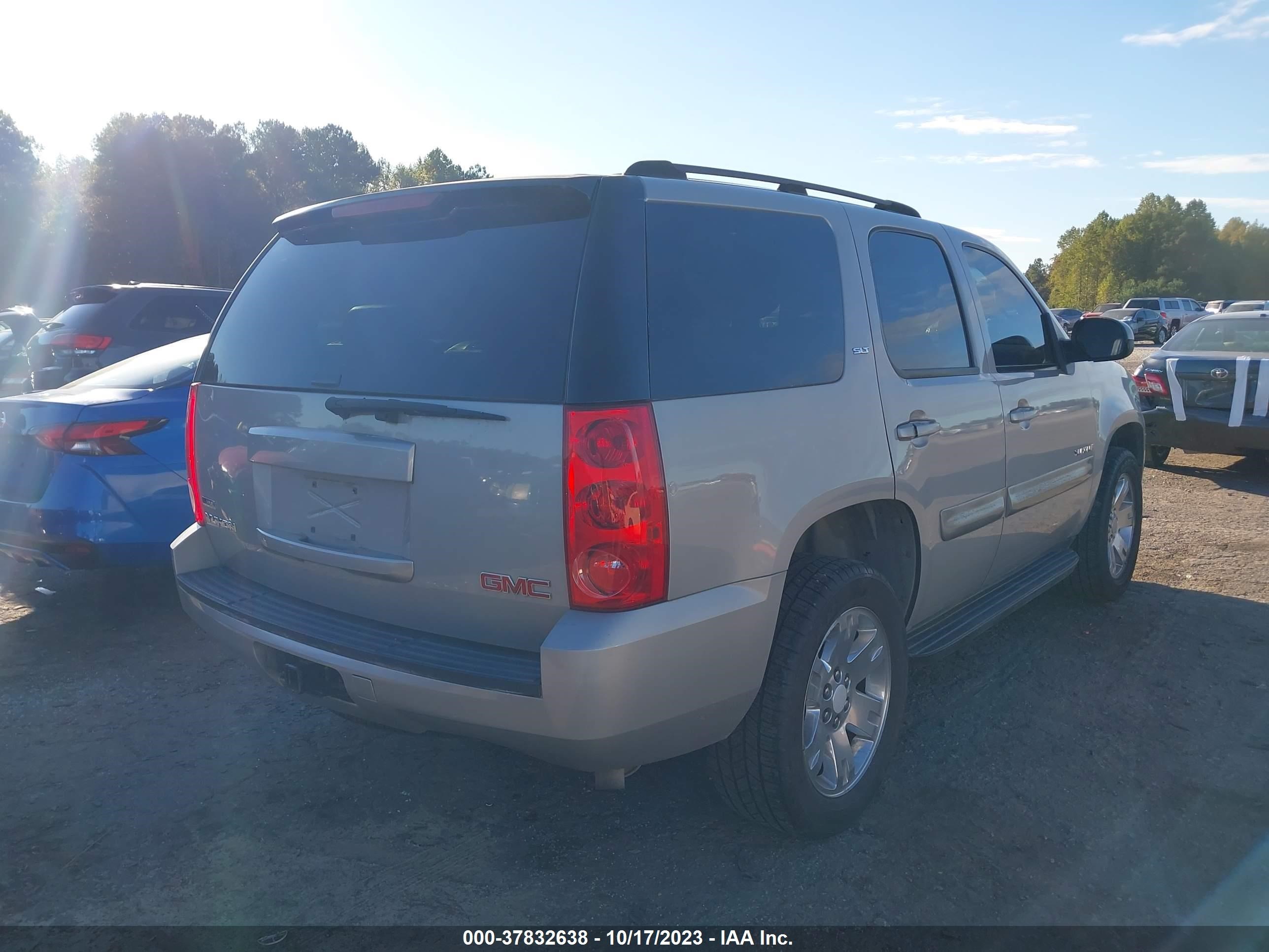 Photo 3 VIN: 1GKFK13067J238353 - GMC YUKON 