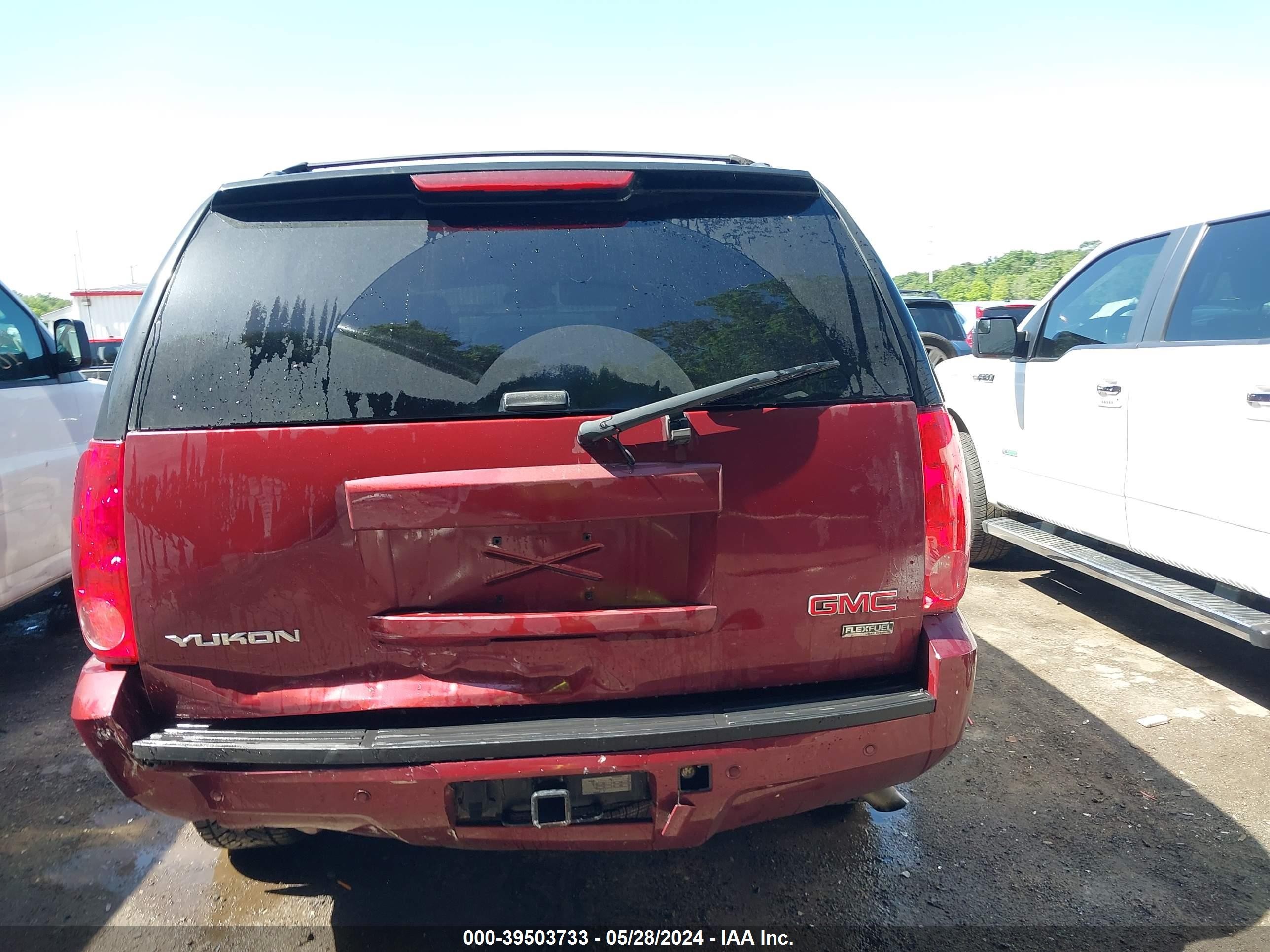 Photo 15 VIN: 1GKFK13068J105769 - GMC YUKON 