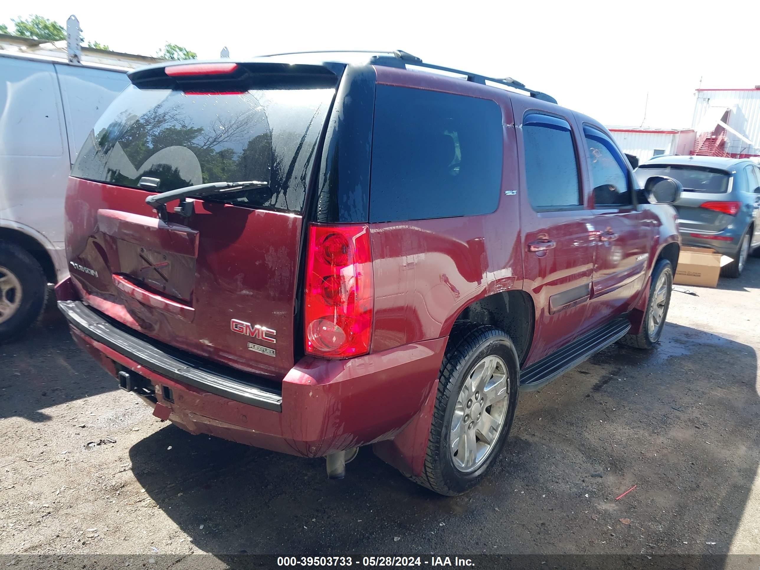 Photo 3 VIN: 1GKFK13068J105769 - GMC YUKON 