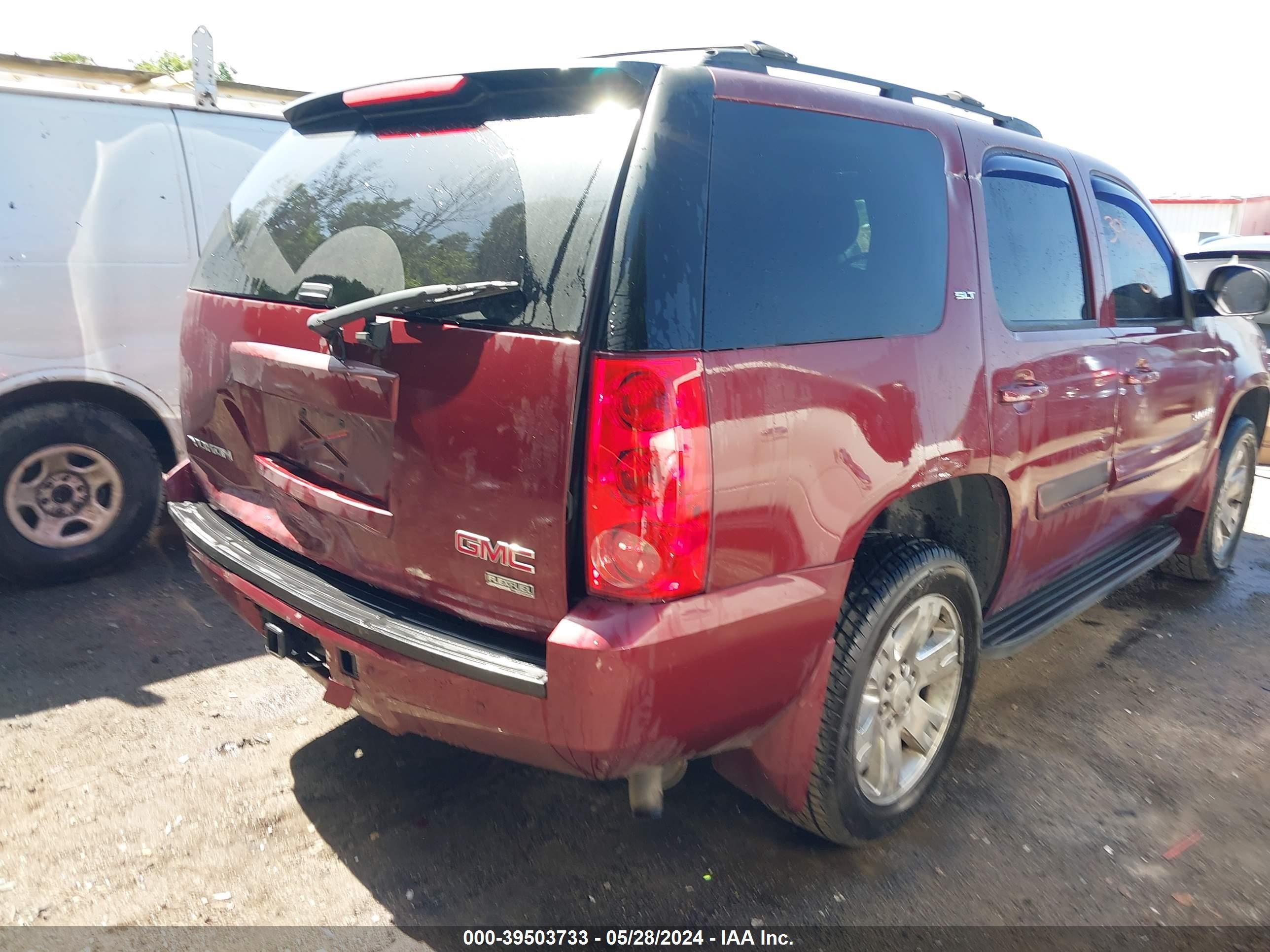 Photo 5 VIN: 1GKFK13068J105769 - GMC YUKON 