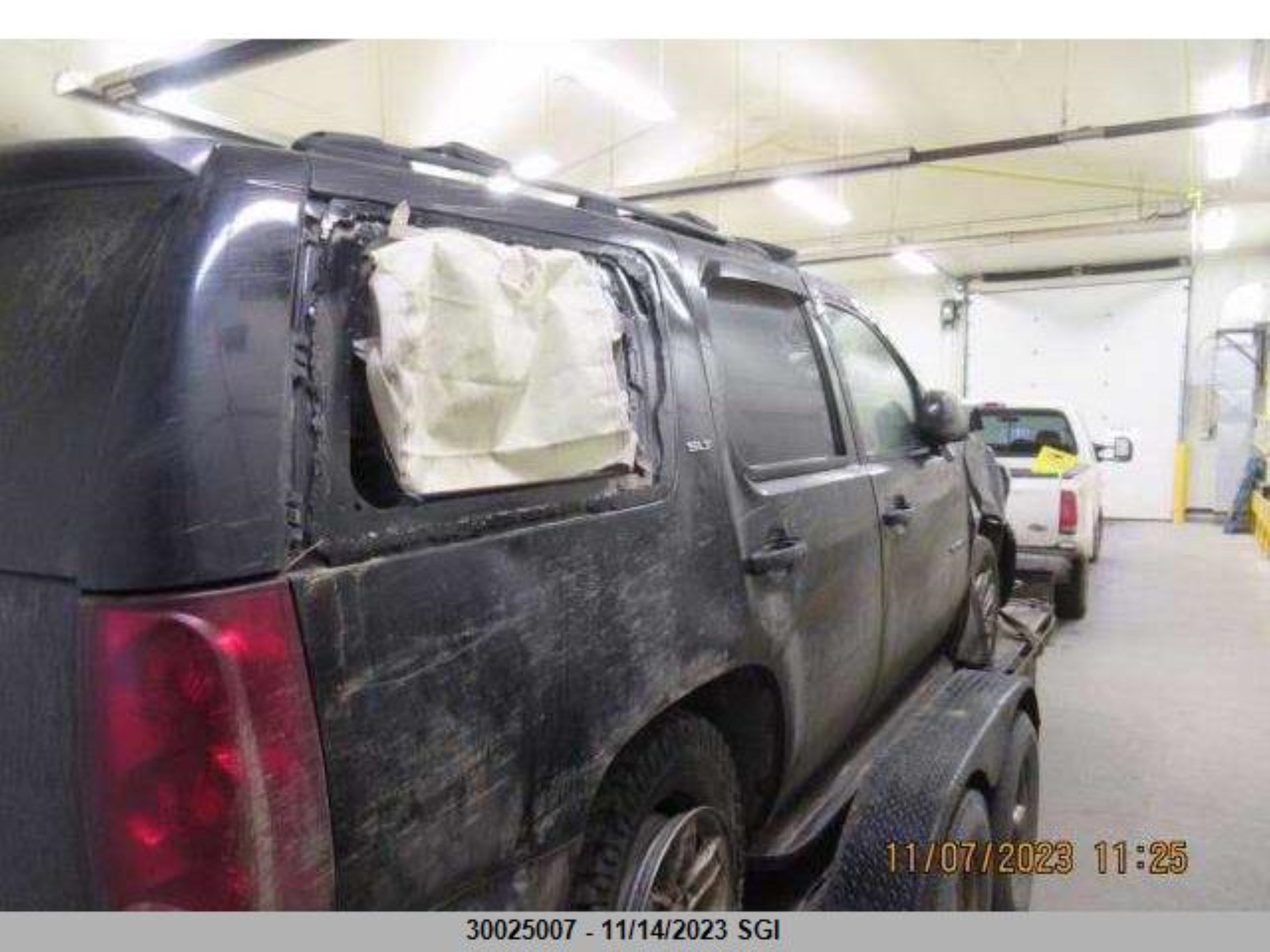 Photo 5 VIN: 1GKFK13077J146586 - GMC YUKON 