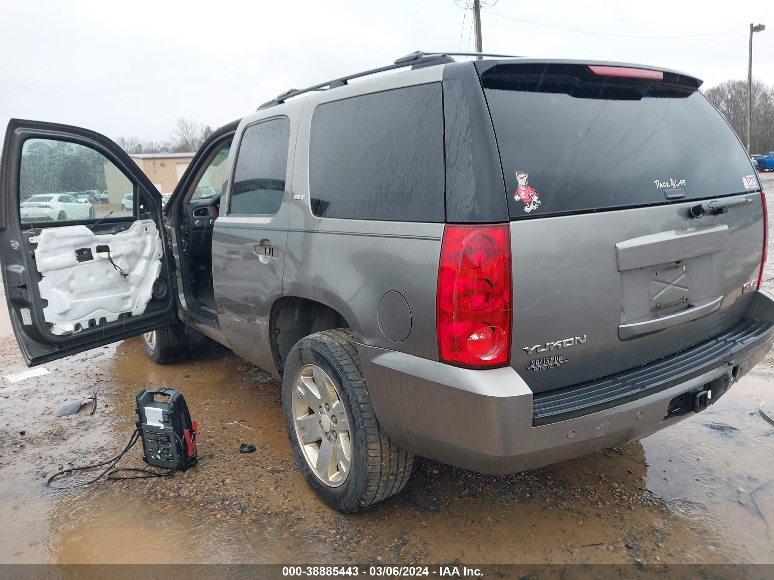 Photo 2 VIN: 1GKFK13077R133953 - GMC YUKON 