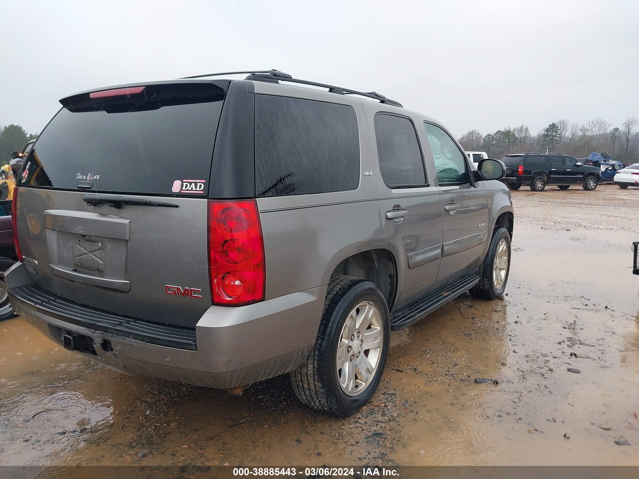 Photo 3 VIN: 1GKFK13077R133953 - GMC YUKON 