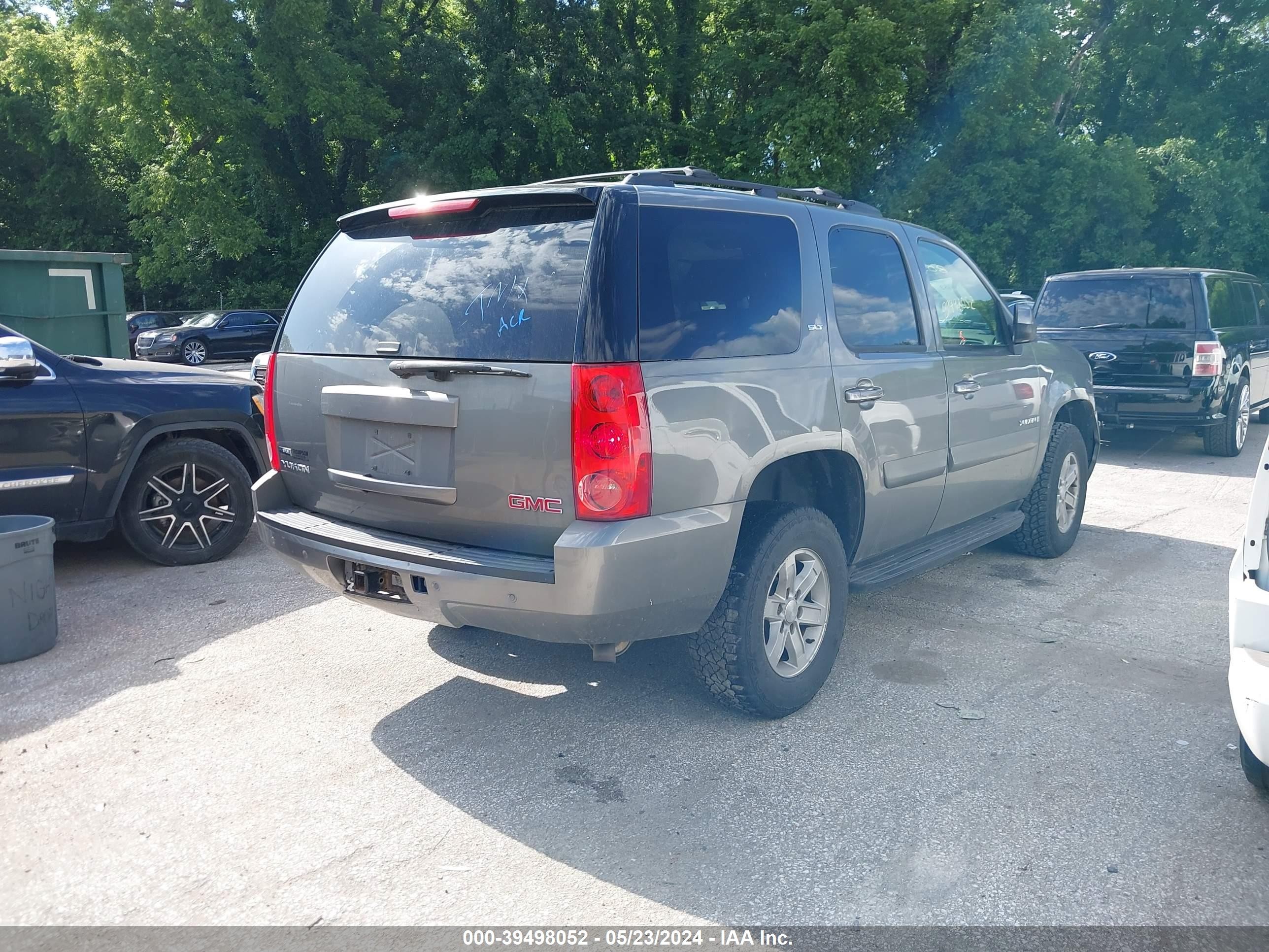 Photo 3 VIN: 1GKFK13087J383426 - GMC YUKON 