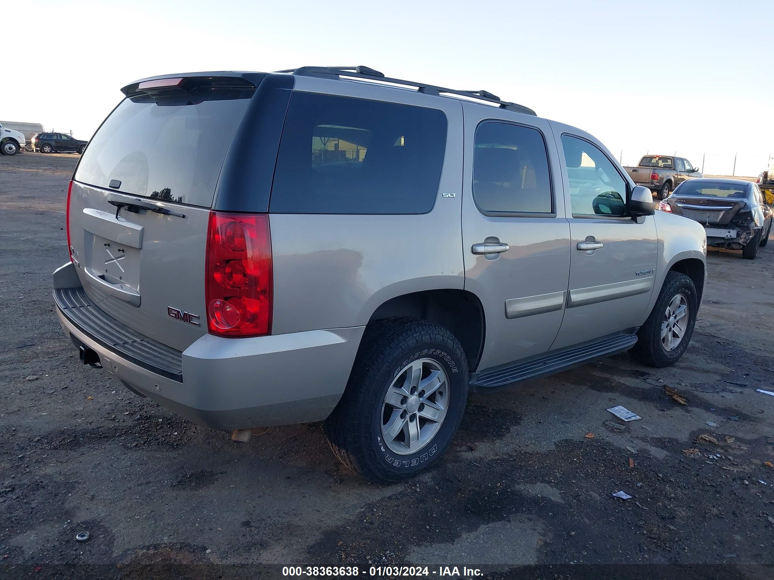 Photo 3 VIN: 1GKFK13088J200656 - GMC YUKON 