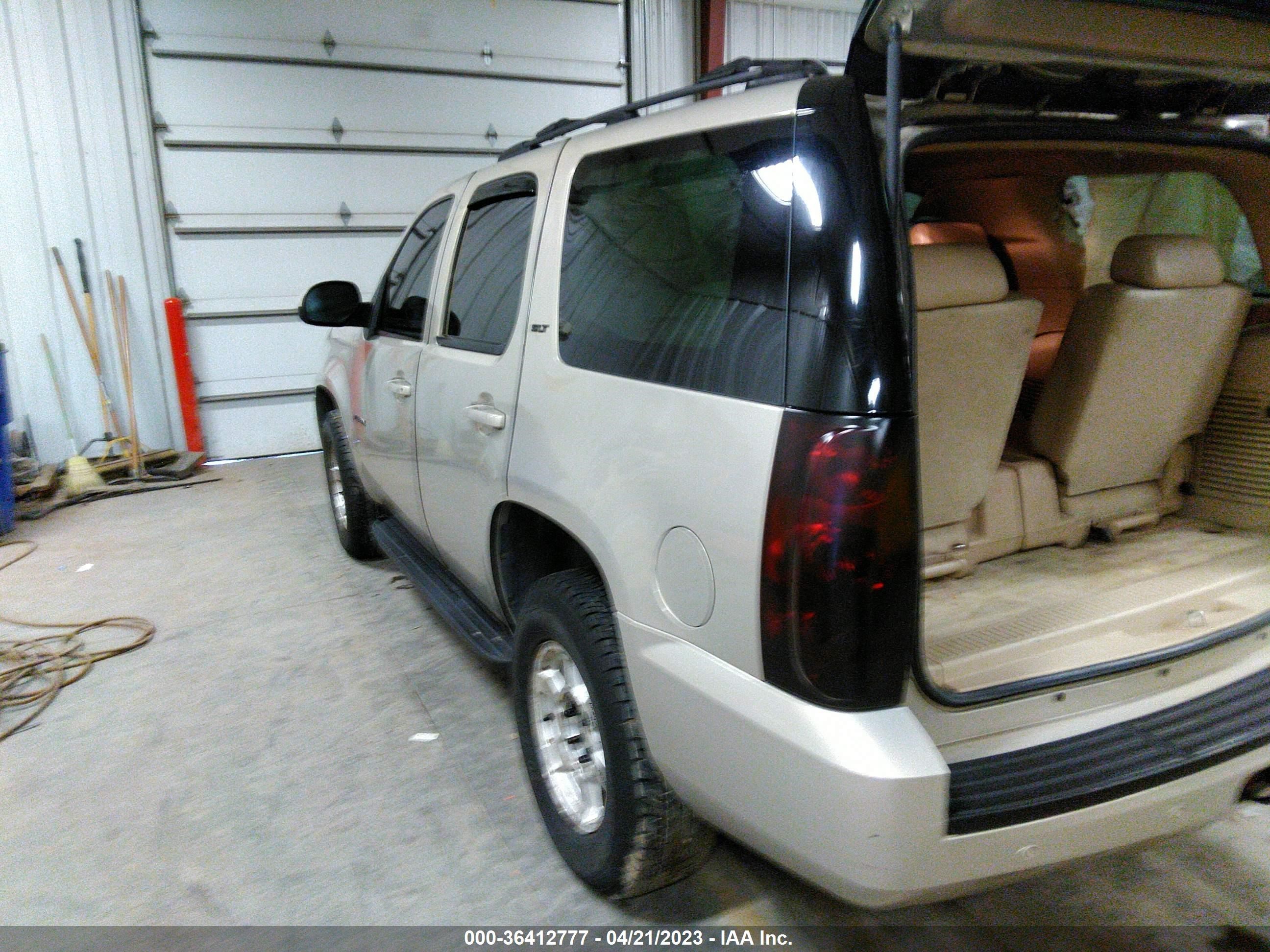 Photo 2 VIN: 1GKFK13097R226683 - GMC YUKON 