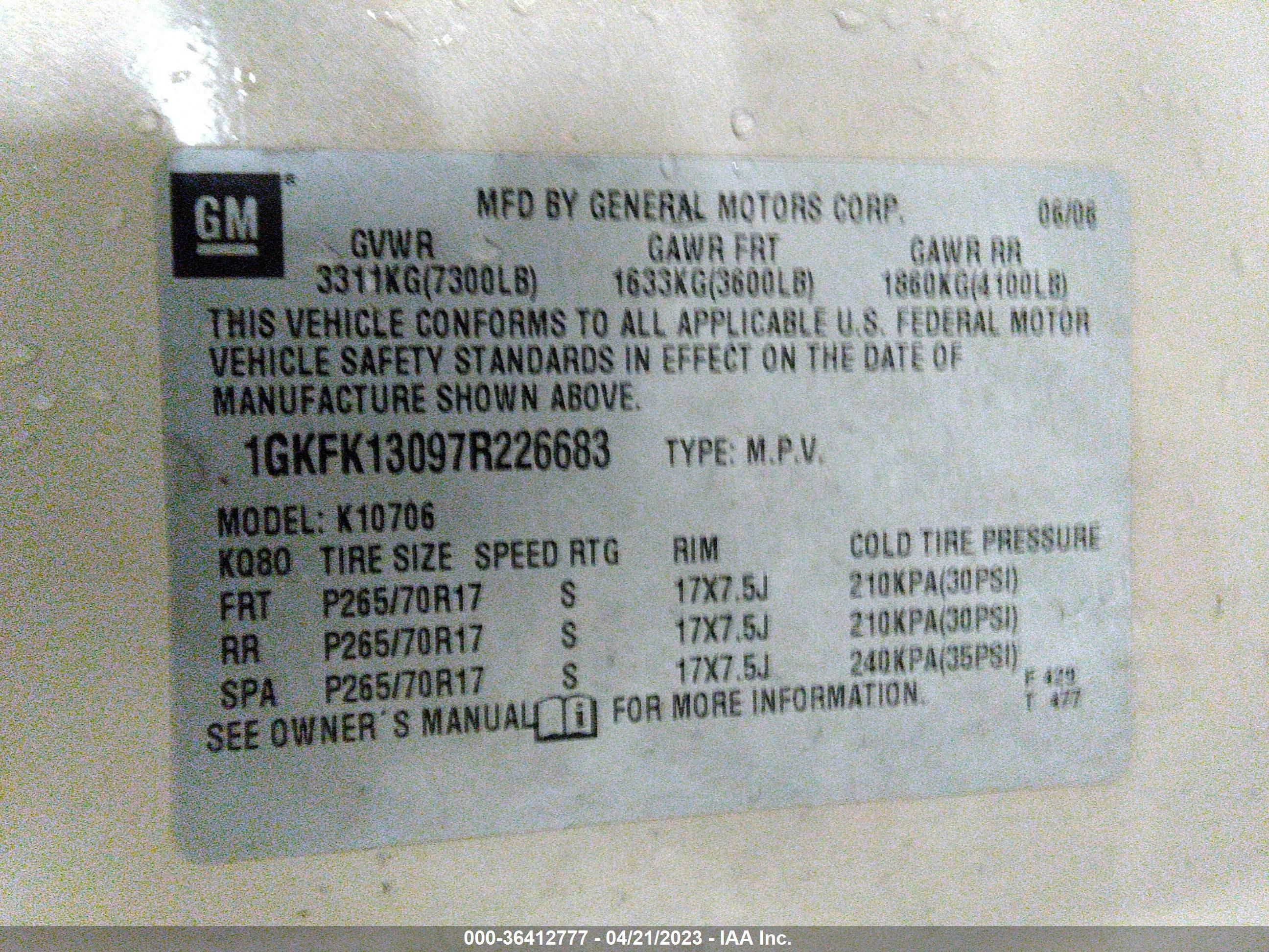 Photo 8 VIN: 1GKFK13097R226683 - GMC YUKON 