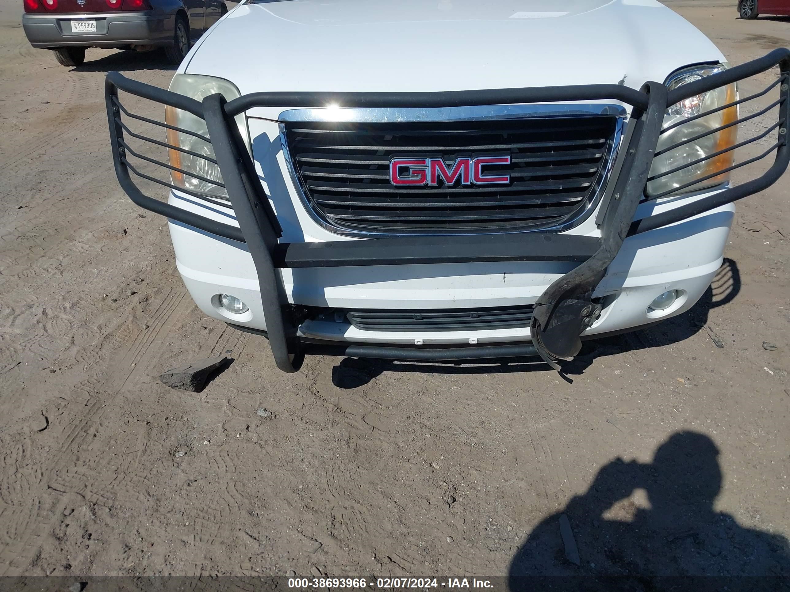 Photo 12 VIN: 1GKFK130X7R123854 - GMC YUKON 