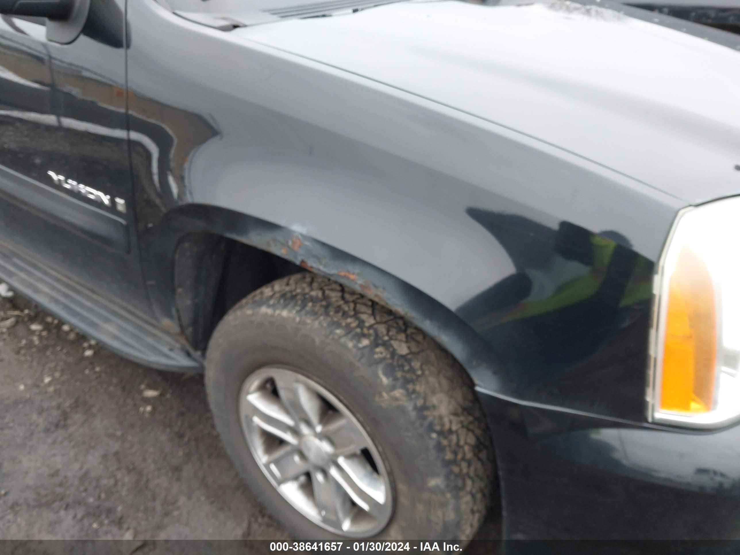 Photo 5 VIN: 1GKFK130X7R297438 - GMC YUKON 