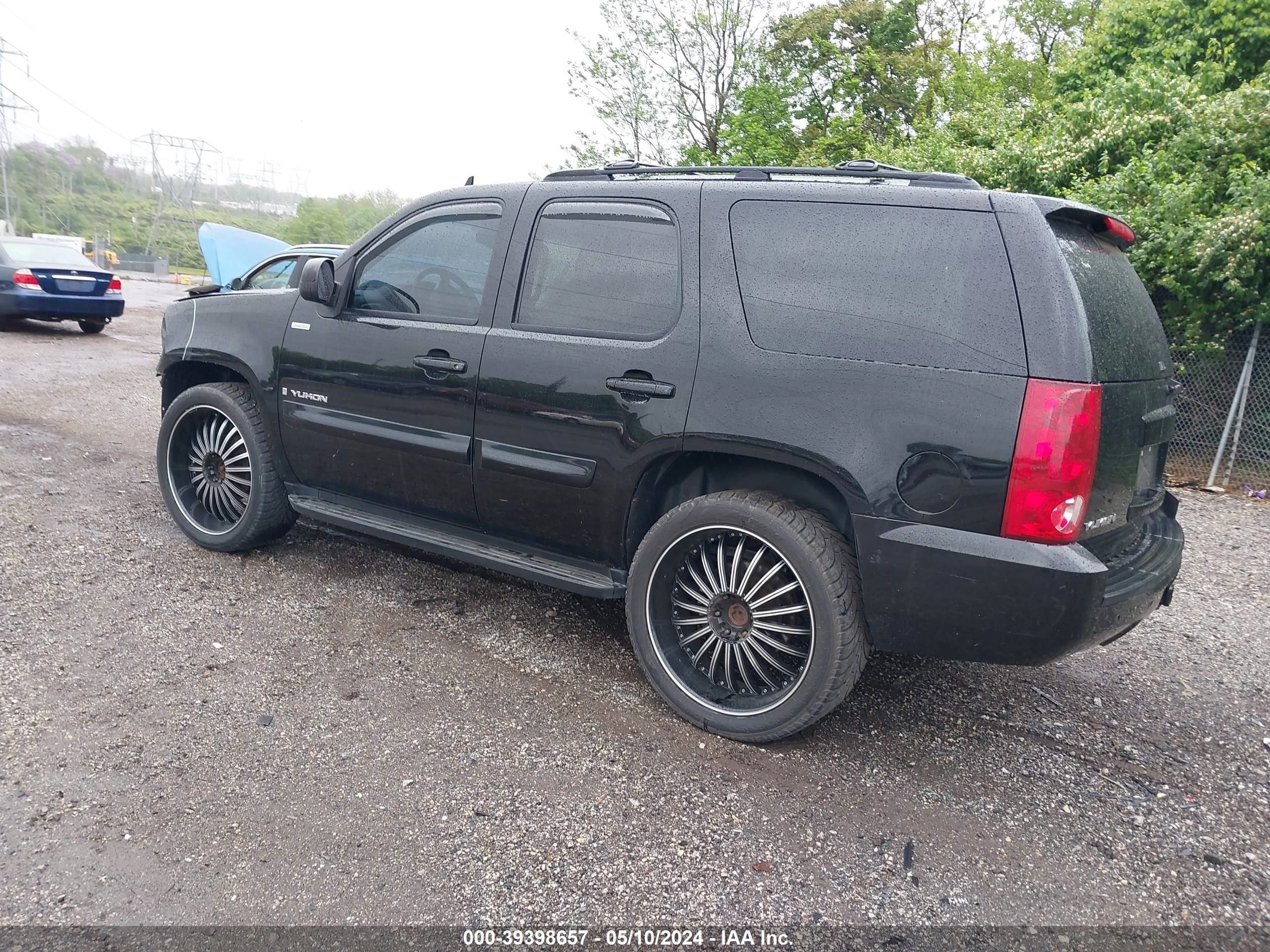 Photo 2 VIN: 1GKFK130X7R322421 - GMC YUKON 